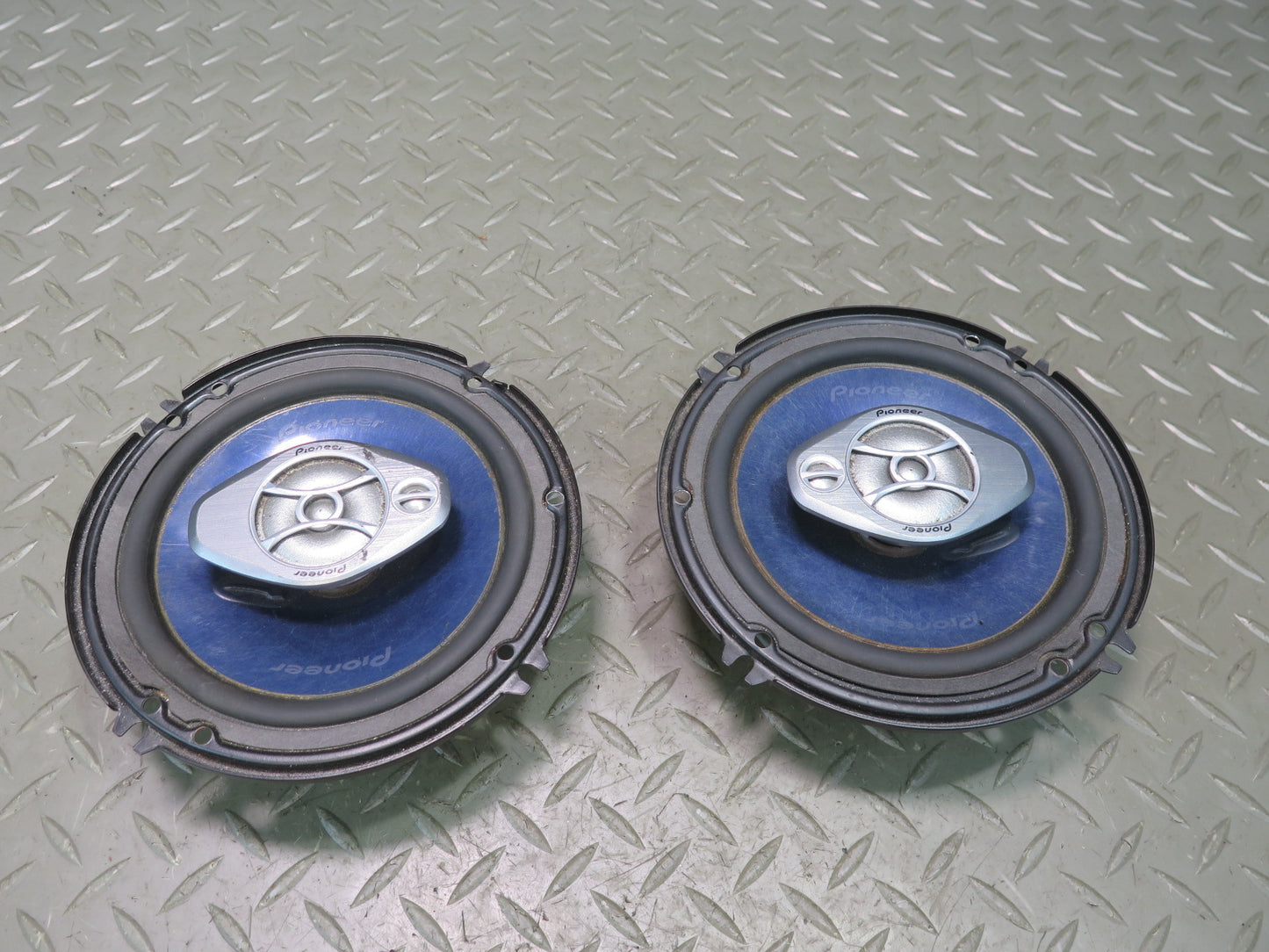 Set of 2 Pioneer TS-A1670R 6.5'' 180W 3-WAY Coaxial Speaker