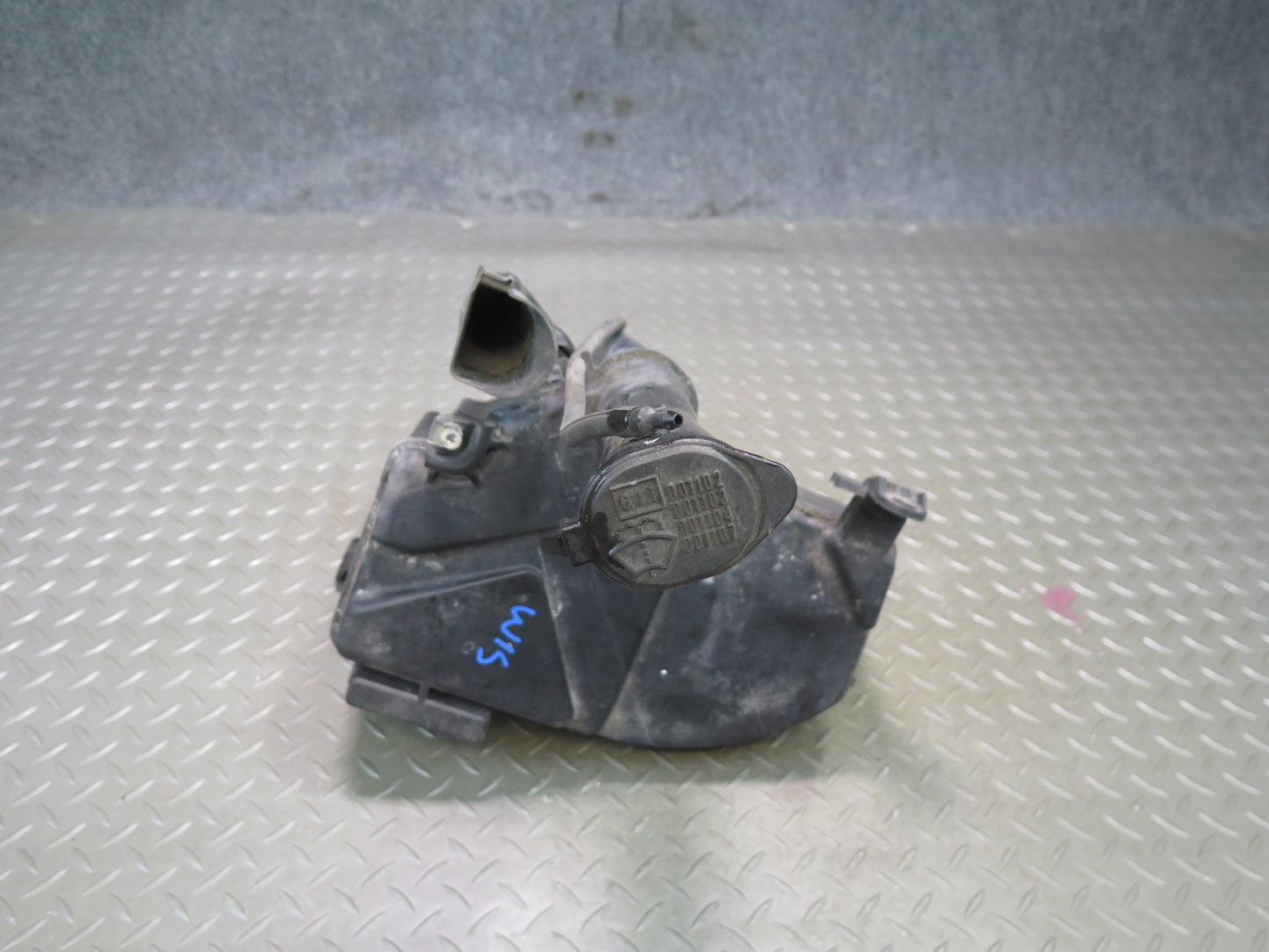 02-05 Lexus JCE10L IS300 Windshield Washer Fluid Reservoir Tank w Pump OEM