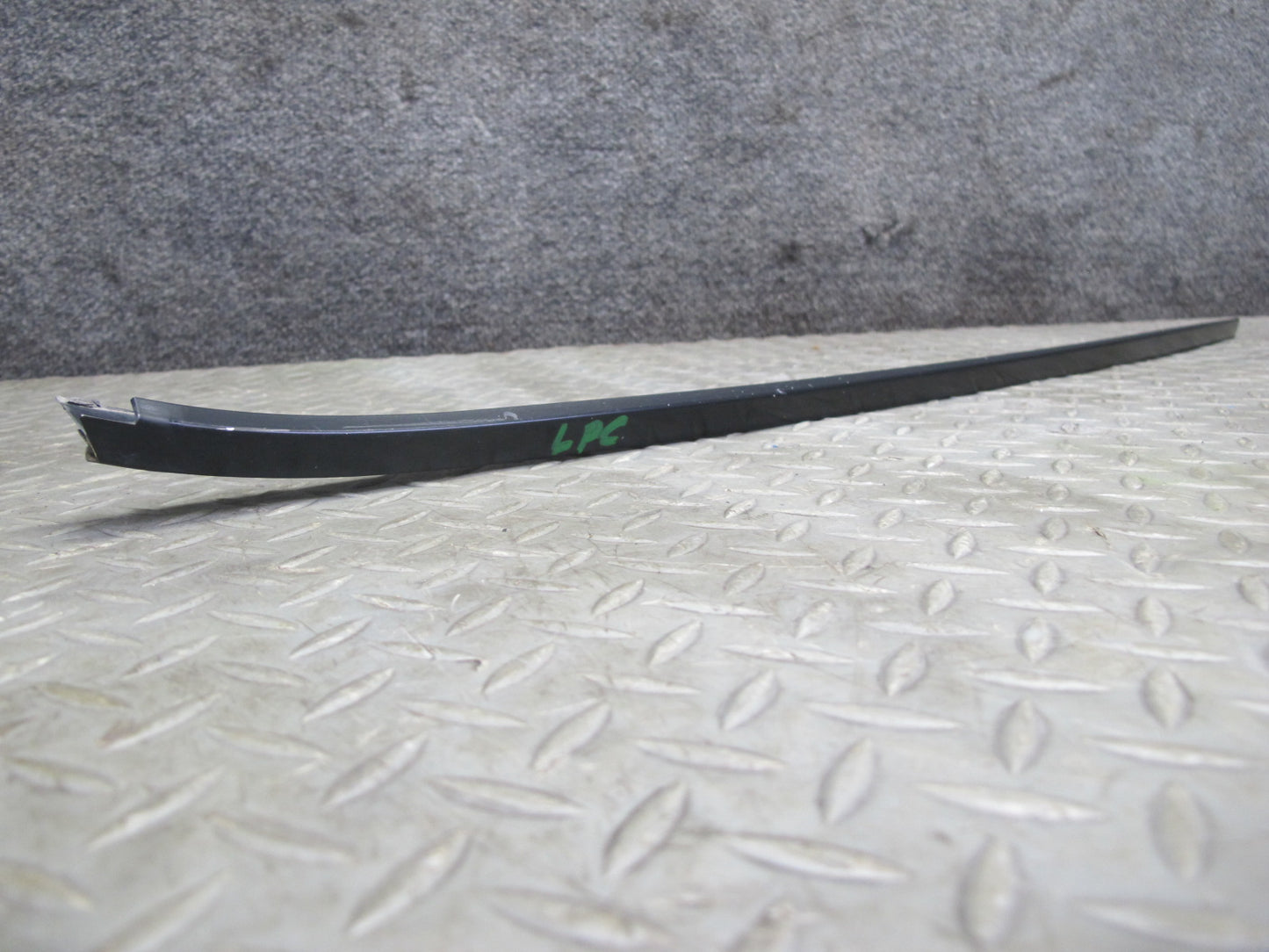 08-10 Porsche Cayenne 957 Front Windshield Exterior A Pillar Trim Molding Set