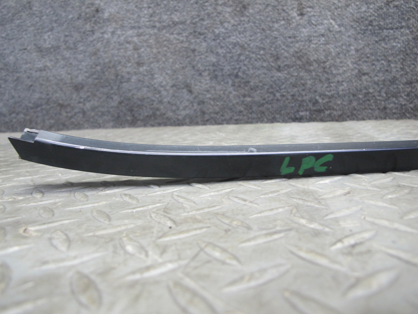 08-10 Porsche Cayenne 957 Front Windshield Exterior A Pillar Trim Molding Set