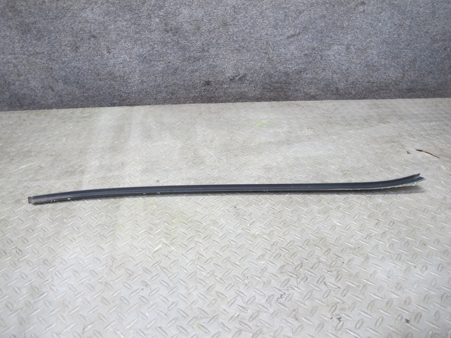 08-10 Porsche Cayenne 957 Front Windshield Exterior A Pillar Trim Molding Set