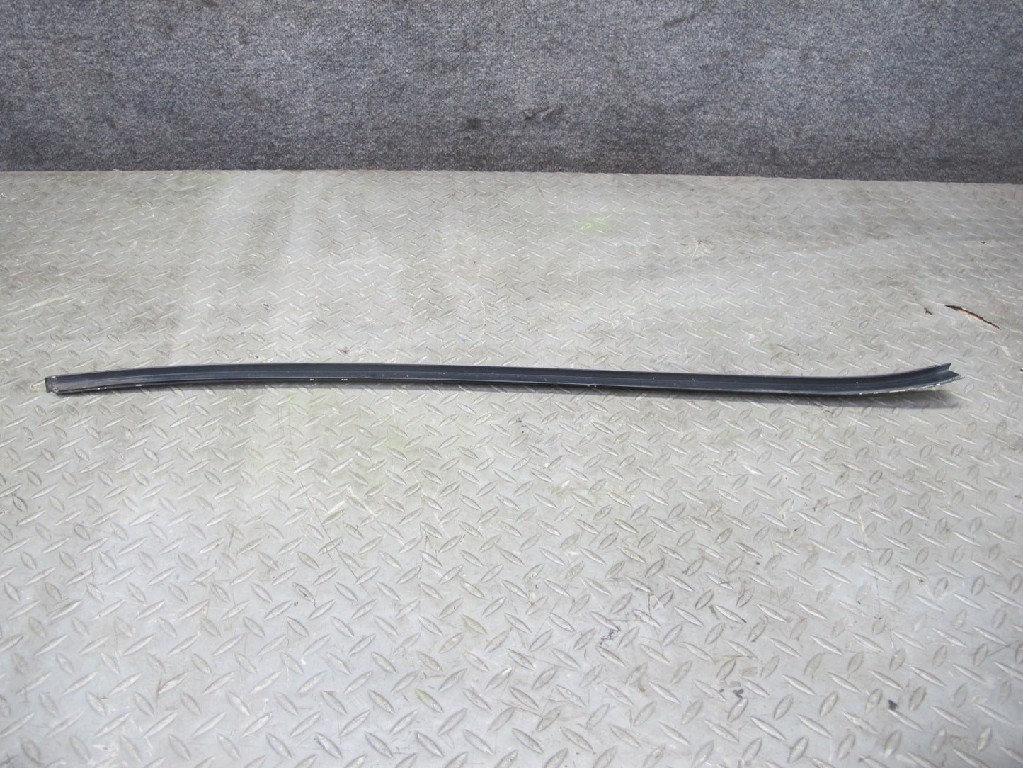 08-10 Porsche Cayenne 957 Front Windshield Exterior A Pillar Trim Molding Set