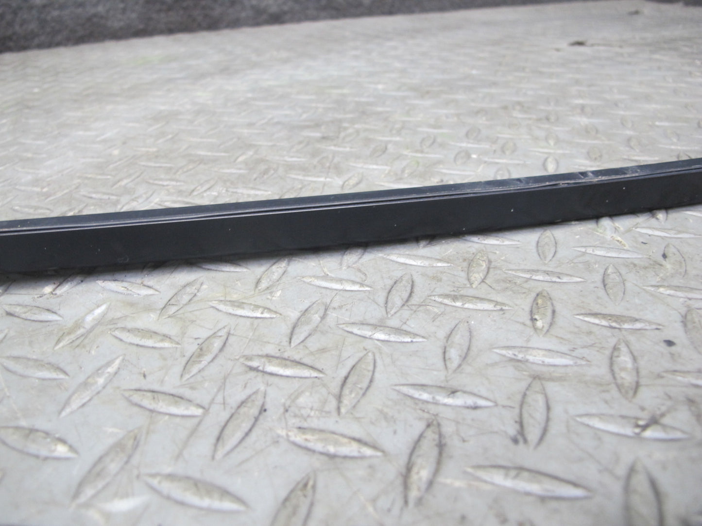 08-10 Porsche Cayenne 957 Front Windshield Exterior A Pillar Trim Molding Set
