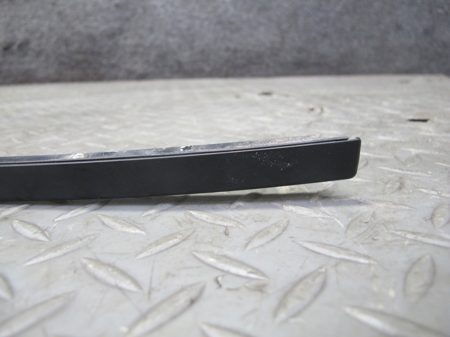 08-10 Porsche Cayenne 957 Front Windshield Exterior A Pillar Trim Molding Set
