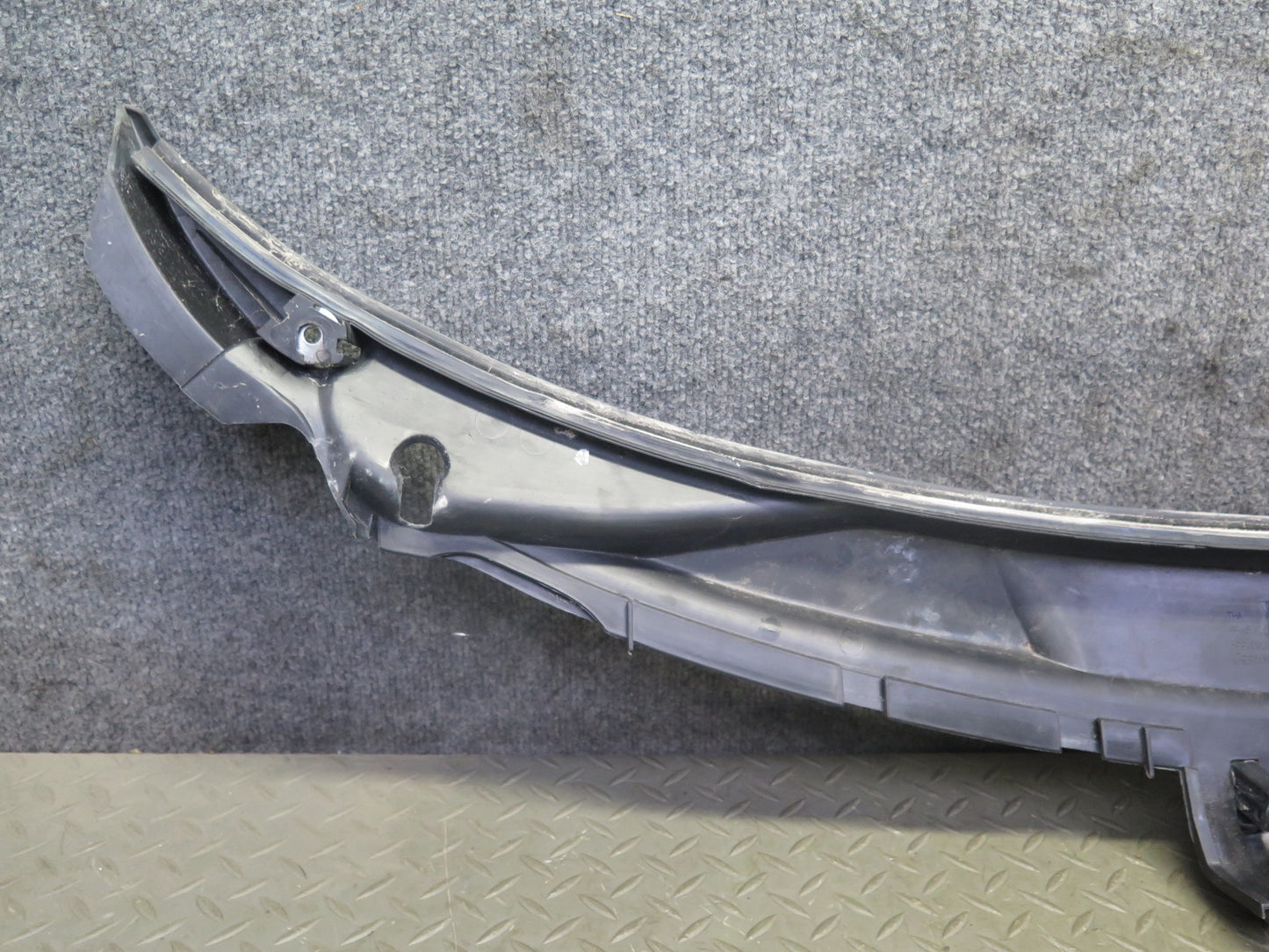 2000-2004 Porsche 911 996 Carrera Windshield Wiper Vent Cowl Grille Panel