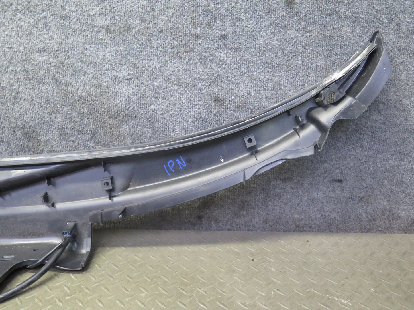 2000-2004 Porsche 911 996 Carrera Windshield Wiper Vent Cowl Grille Panel