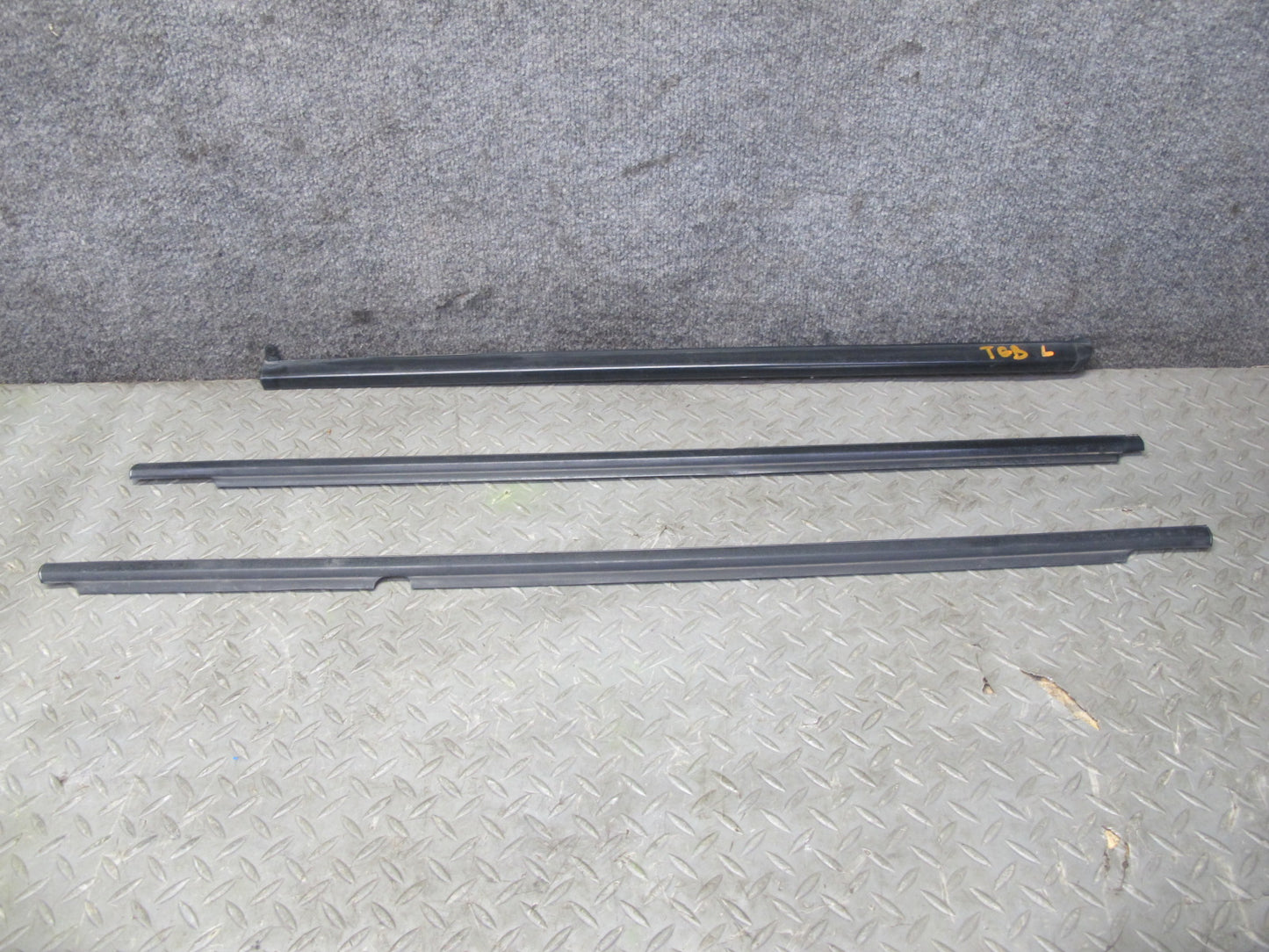 87-91 BMW E30 325i Convertible Left & Right Door Molding Rubber Seal Set OEM