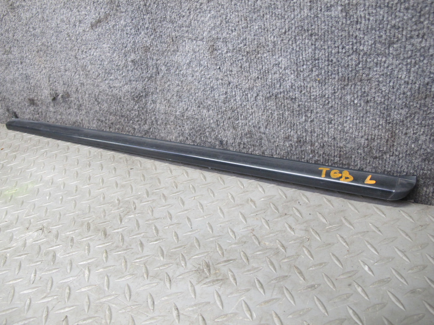 87-91 BMW E30 325i Convertible Left & Right Door Molding Rubber Seal Set OEM