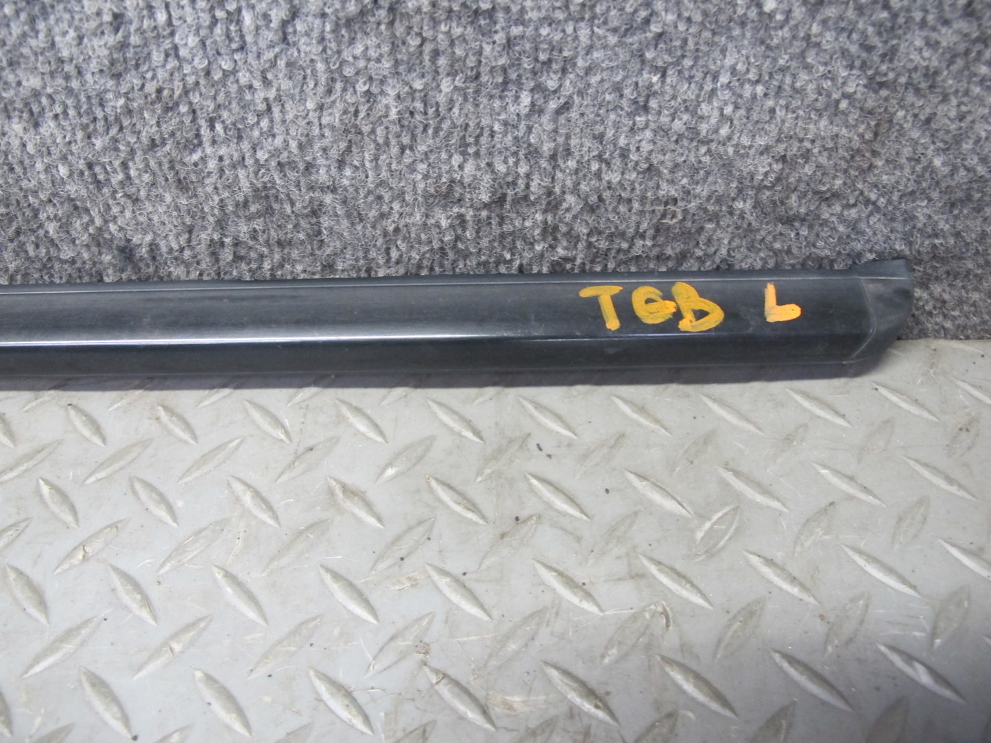 87-91 BMW E30 325i Convertible Left & Right Door Molding Rubber Seal Set OEM