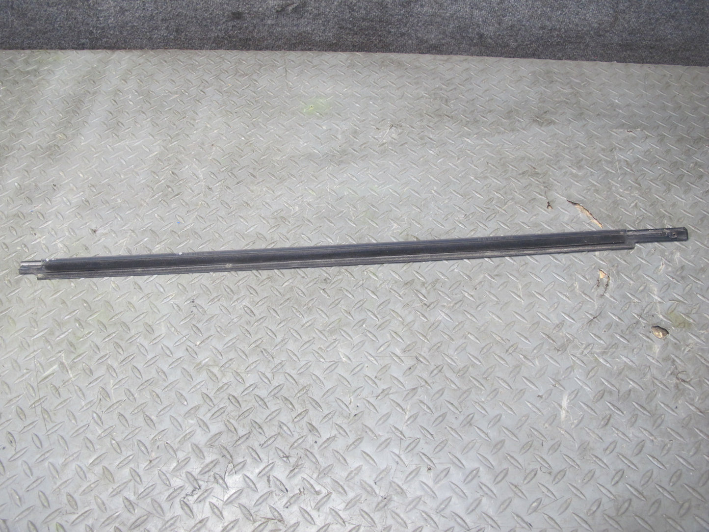 87-91 BMW E30 325i Convertible Left & Right Door Molding Rubber Seal Set OEM