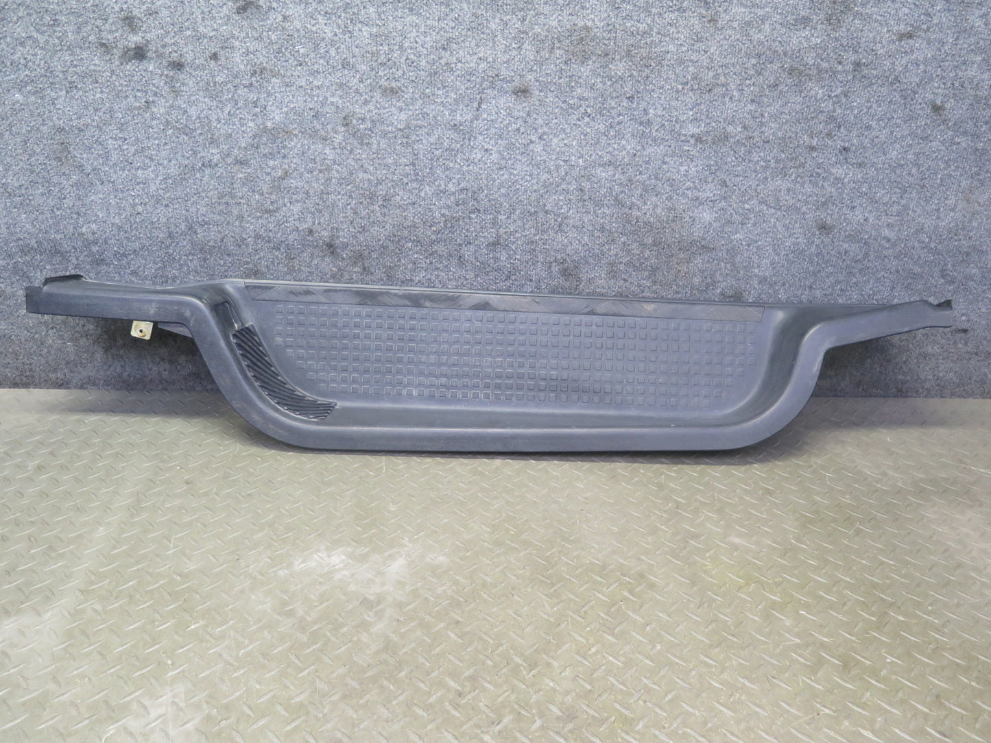 99-03 VW Eurovan T4 Right Sliding Door Step Sill Trim Panel 7D0863726 OEM