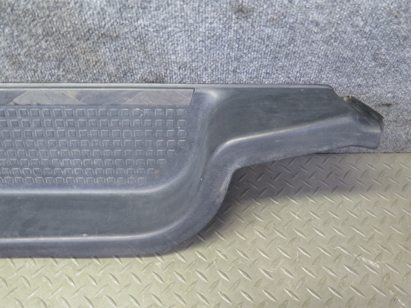 99-03 VW Eurovan T4 Right Sliding Door Step Sill Trim Panel 7D0863726 OEM