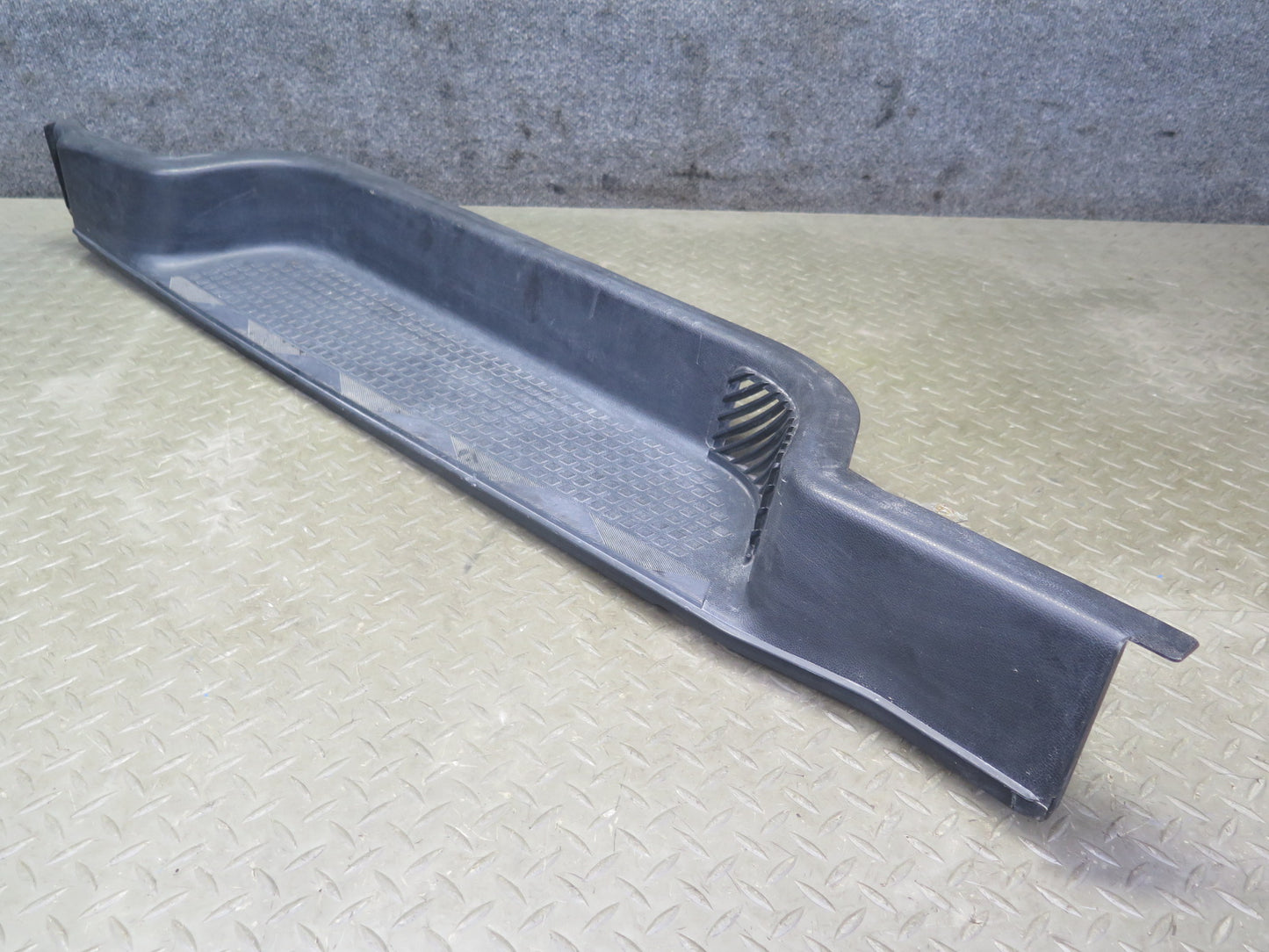 99-03 VW Eurovan T4 Right Sliding Door Step Sill Trim Panel 7D0863726 OEM