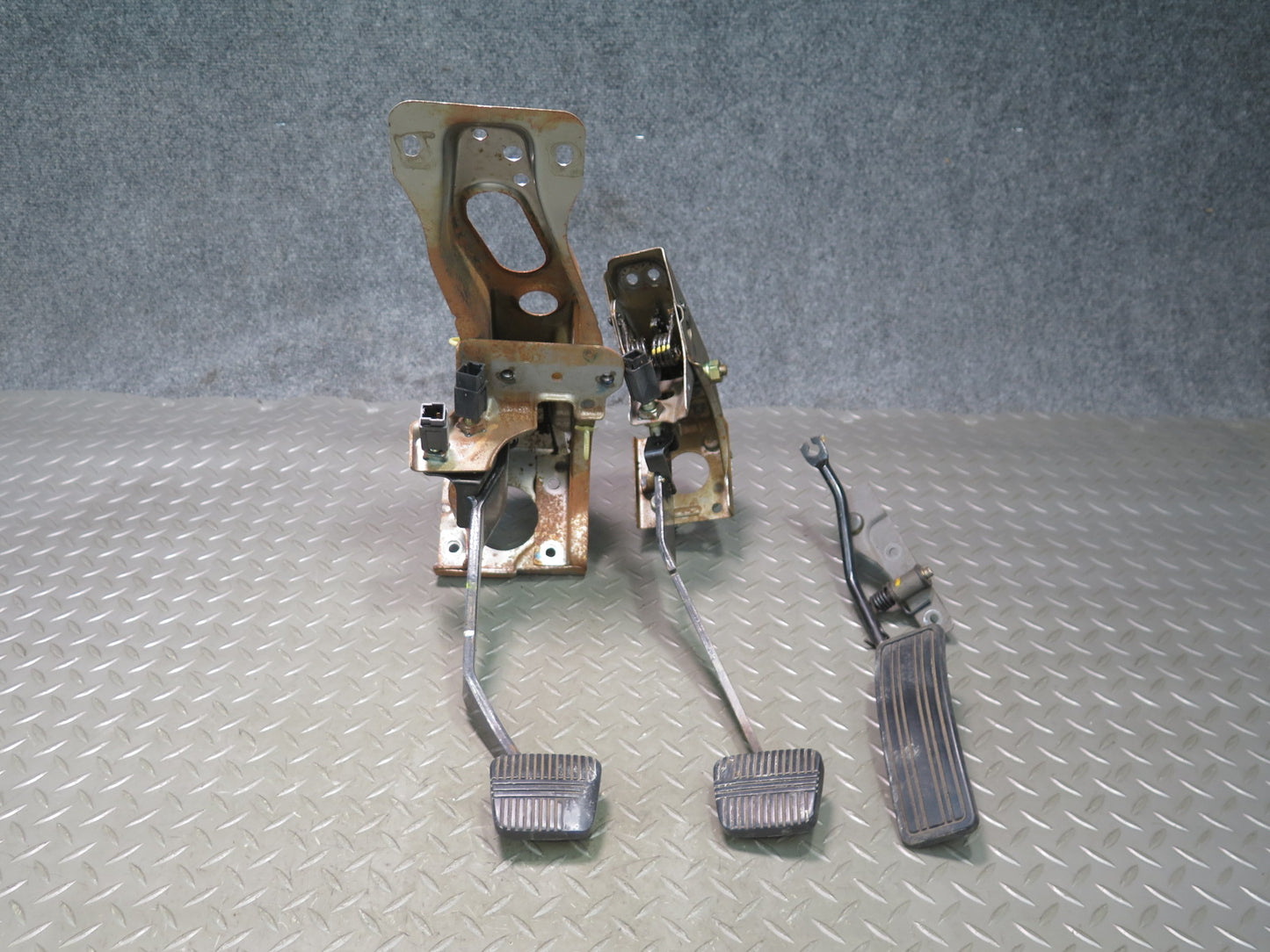 84-86 Nissan Z31 300ZX M/T Gas Brake Stop Clutch Pedal Set of 3 OEM