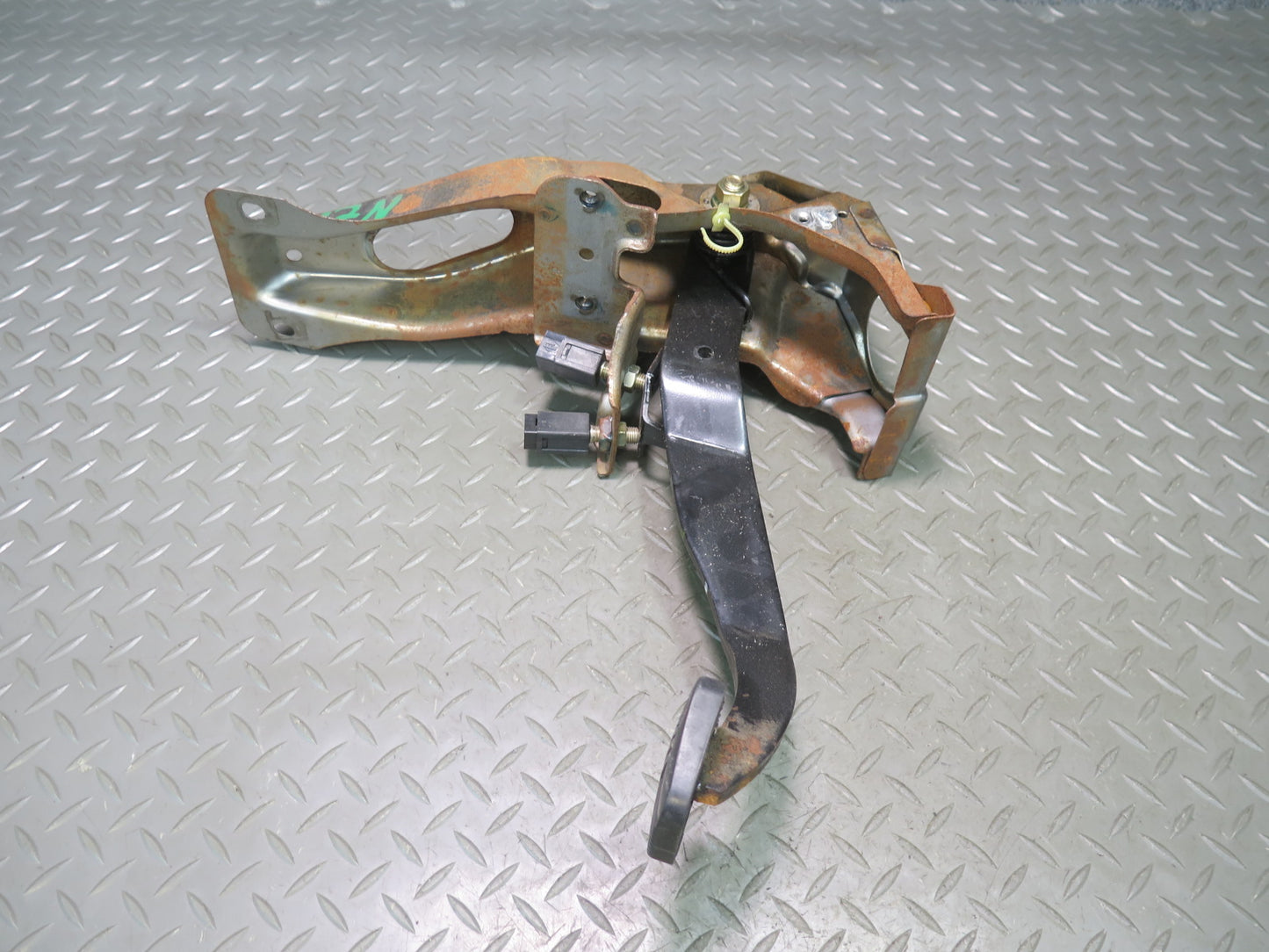 84-86 Nissan Z31 300ZX M/T Gas Brake Stop Clutch Pedal Set of 3 OEM