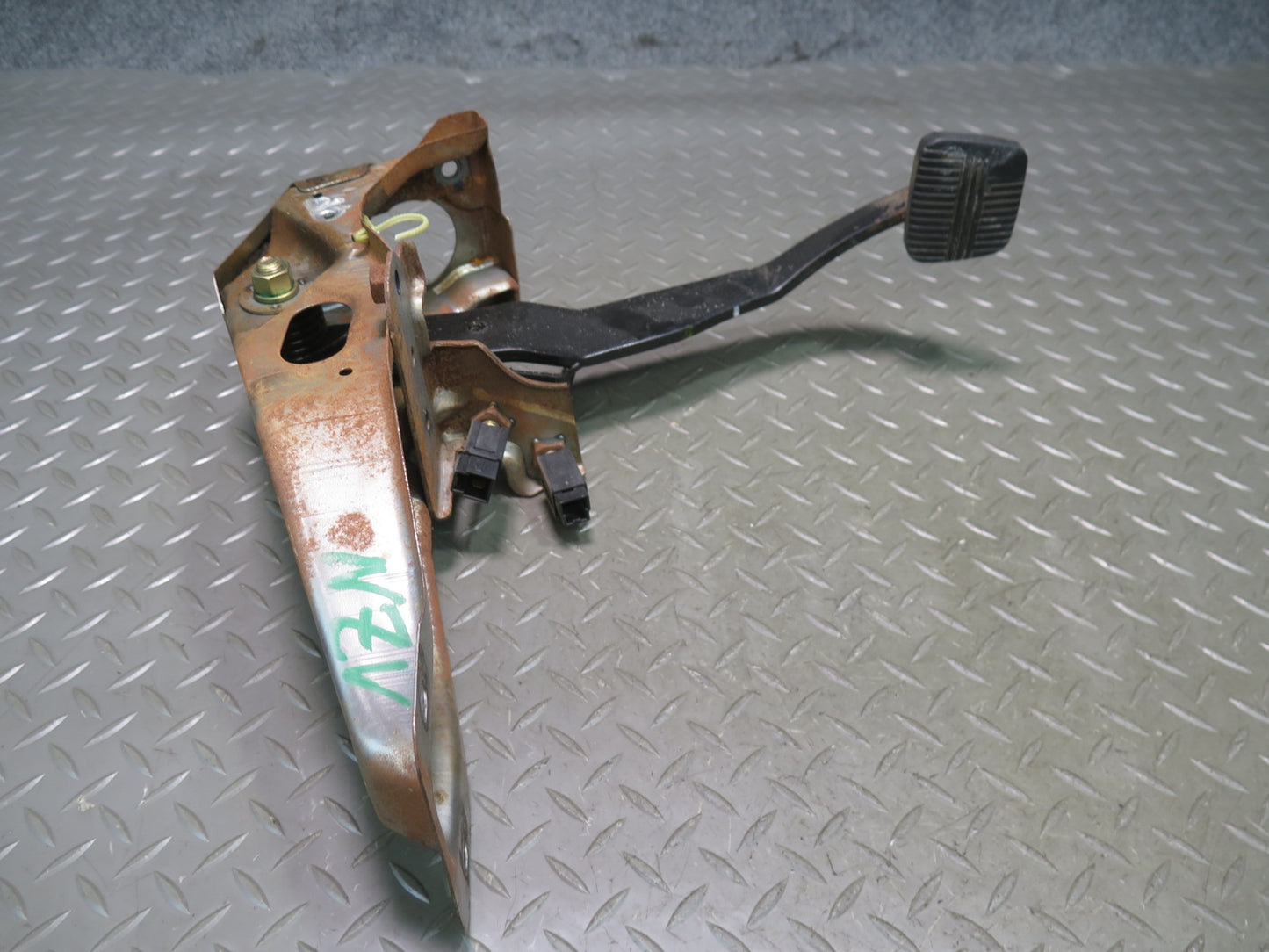 84-86 Nissan Z31 300ZX M/T Gas Brake Stop Clutch Pedal Set of 3 OEM
