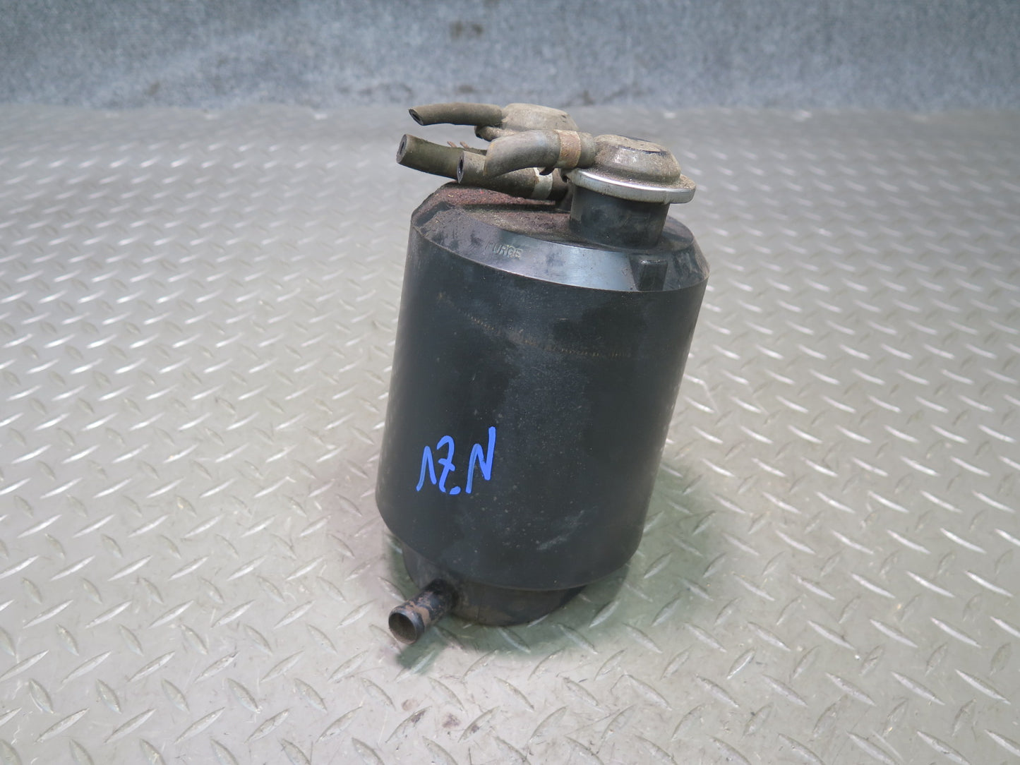 86-88 Nissan Z31 300ZX Fuel Evap Vapor Charcoal Canister 14950-16E01 OEM