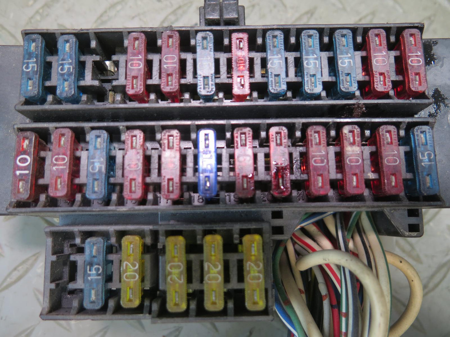 84-86 Nissan Z31 300ZX Junction Fuse Relay Box Module OEM
