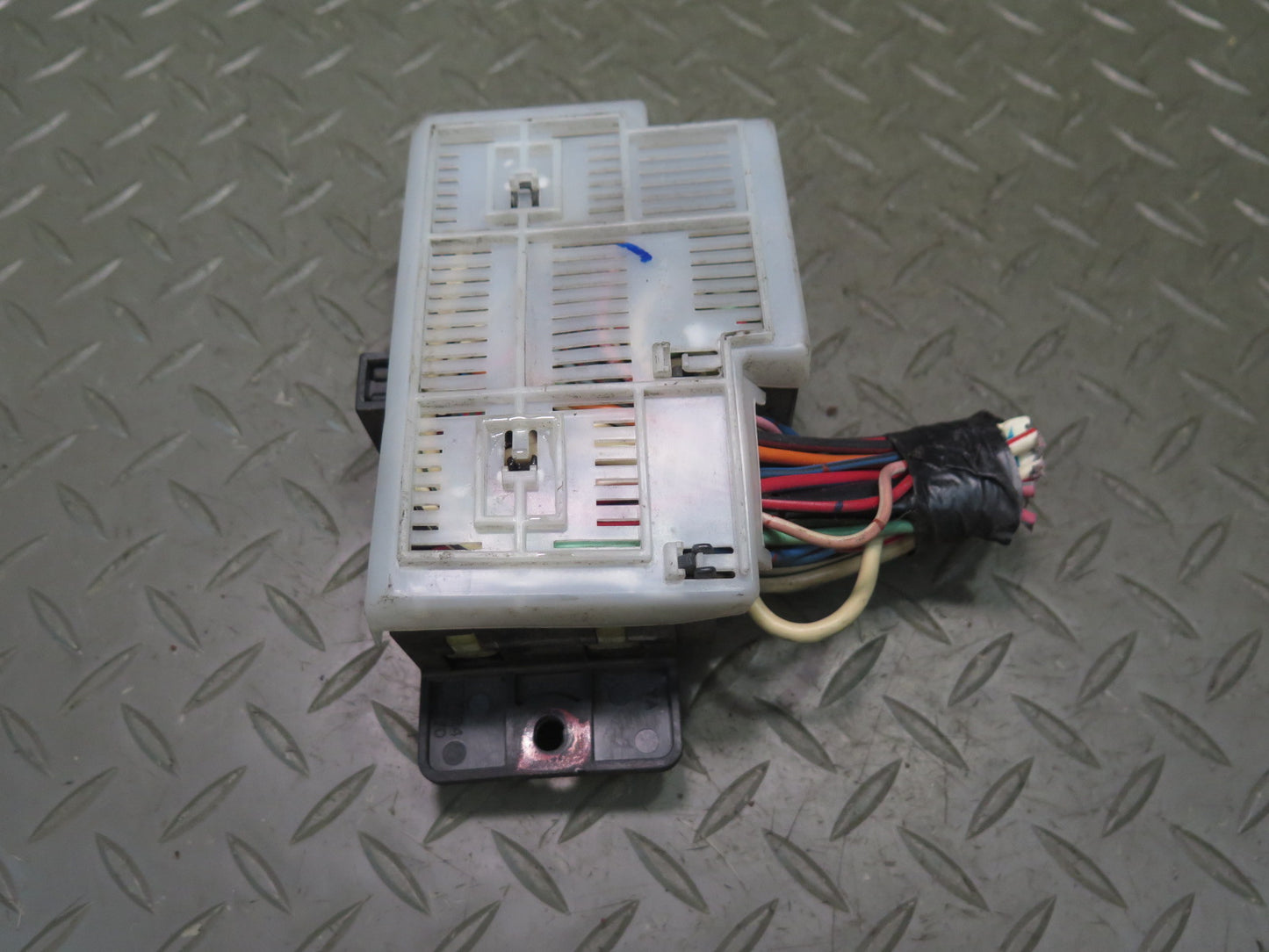 84-86 Nissan Z31 300ZX Junction Fuse Relay Box Module OEM