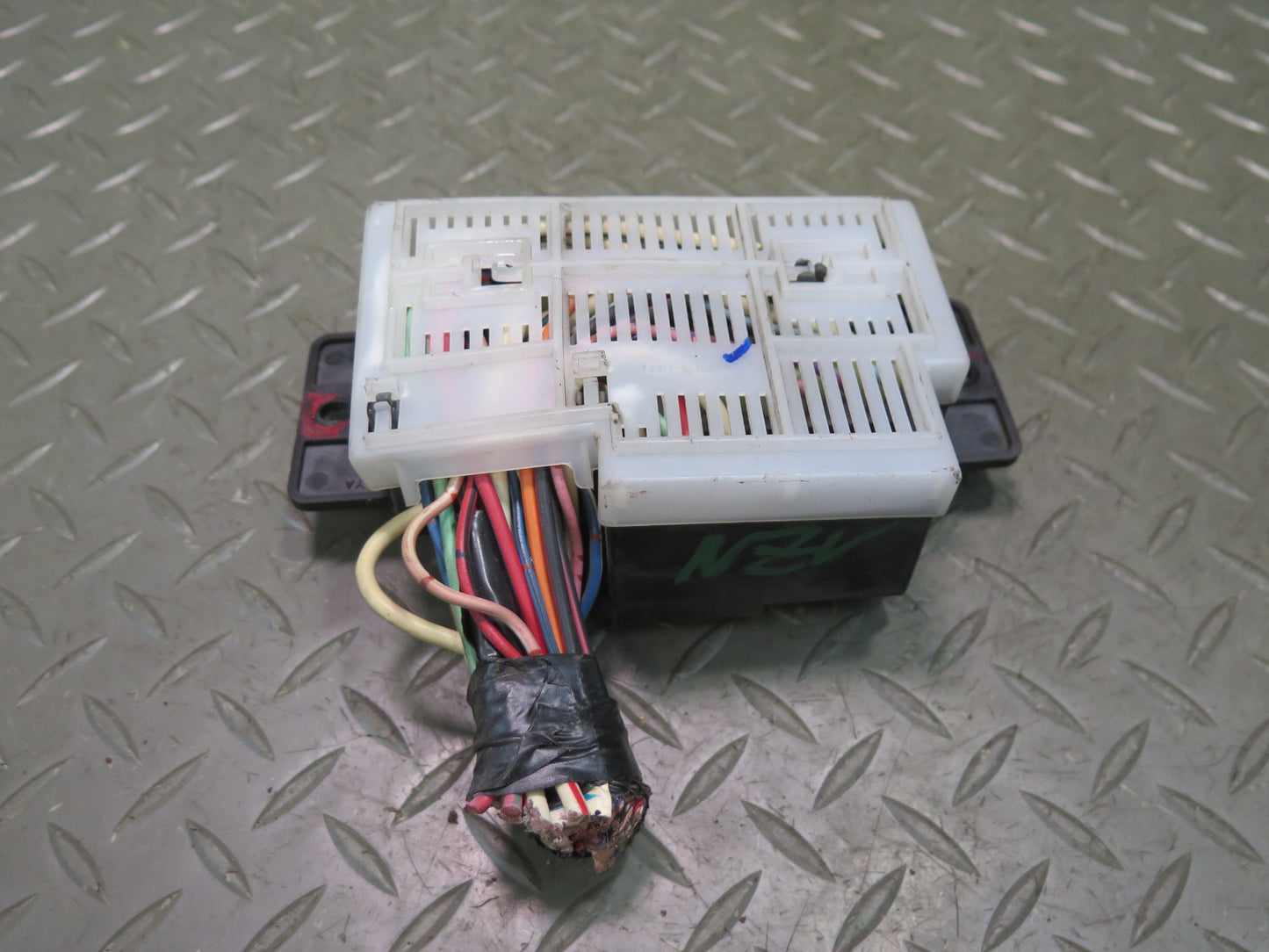 84-86 Nissan Z31 300ZX Junction Fuse Relay Box Module OEM