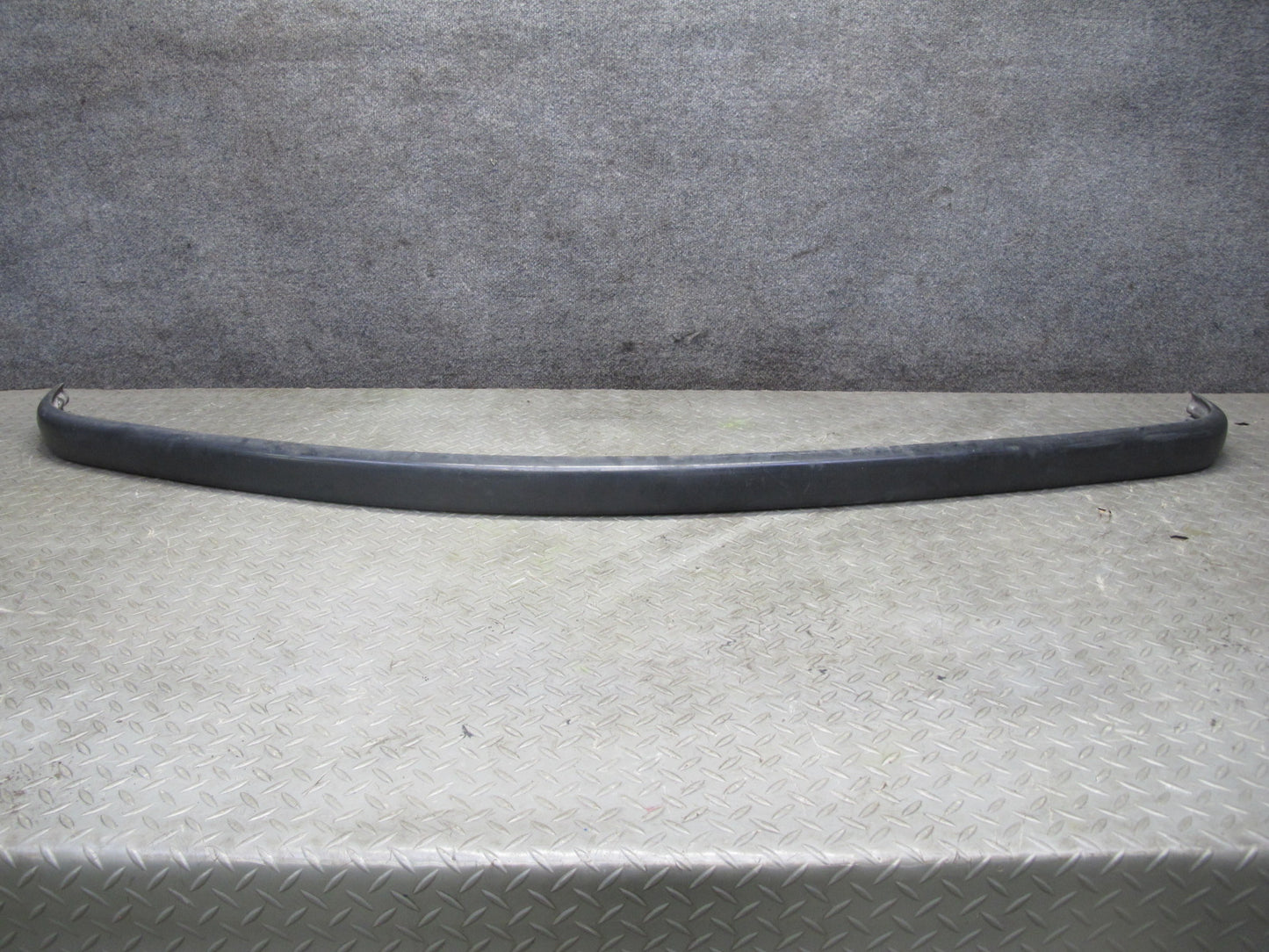 77-85 Mercedes W123 Sedan Rear Bumper Impact Strip Rubber Trim Cover Pad OEM