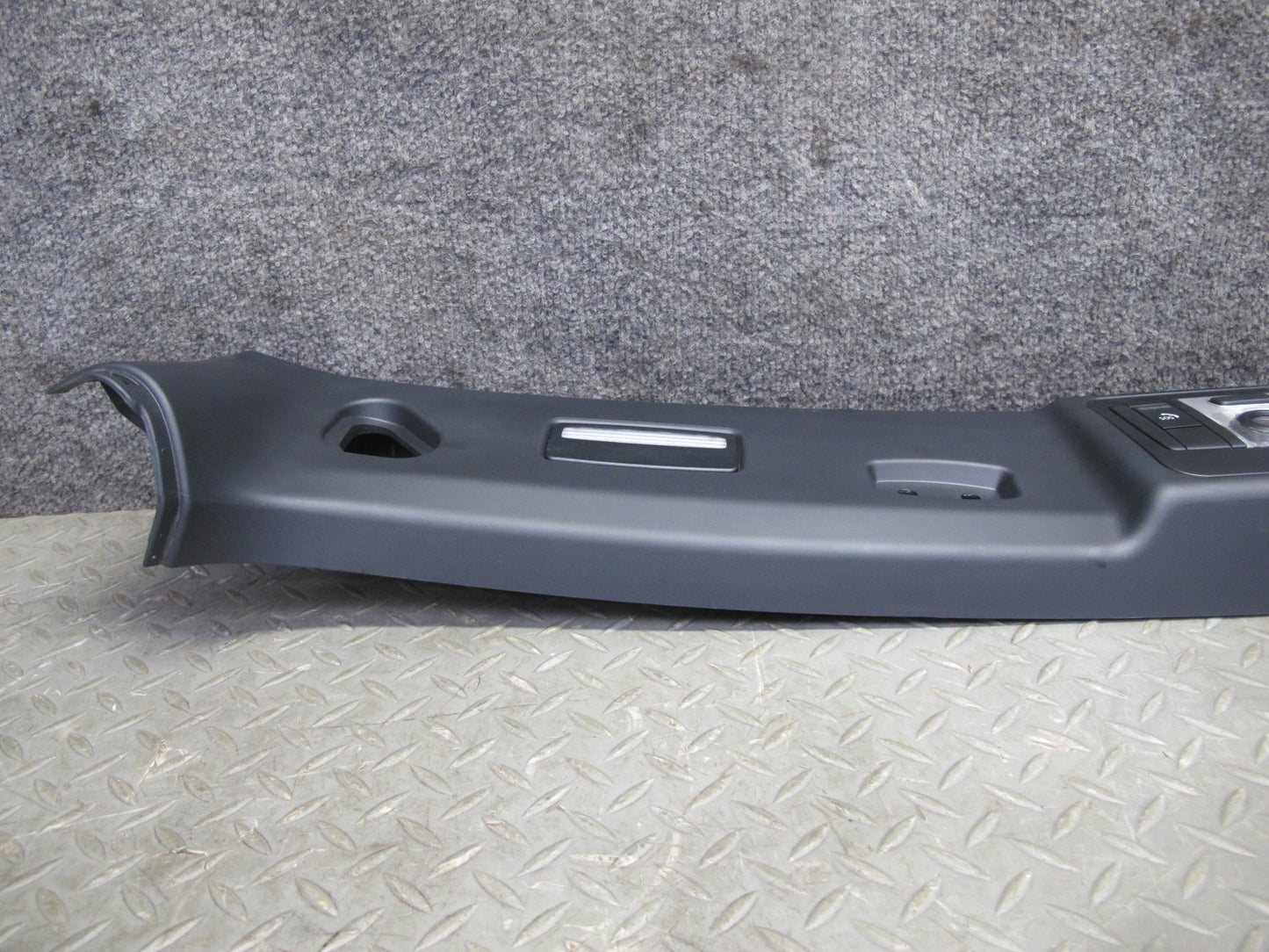 08-13 BMW E88 135I Front Windshield Upper Trim Panel w Dome Light Lamp OEM