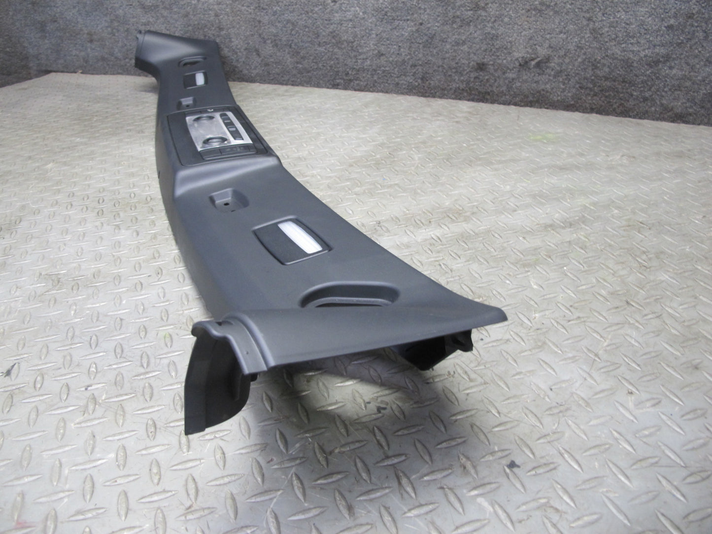 08-13 BMW E88 135I Front Windshield Upper Trim Panel w Dome Light Lamp OEM