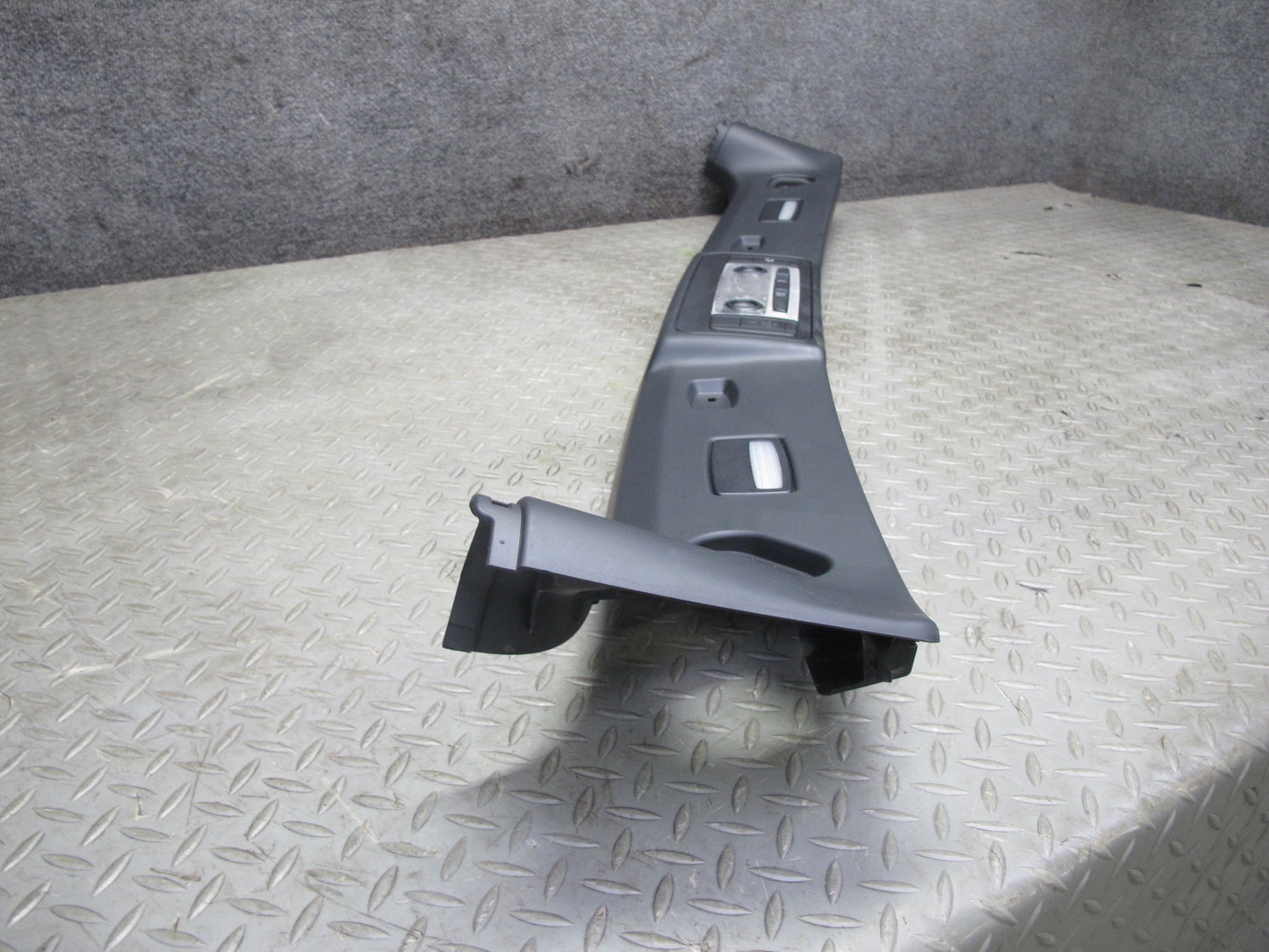 08-13 BMW E88 135I Front Windshield Upper Trim Panel w Dome Light Lamp OEM