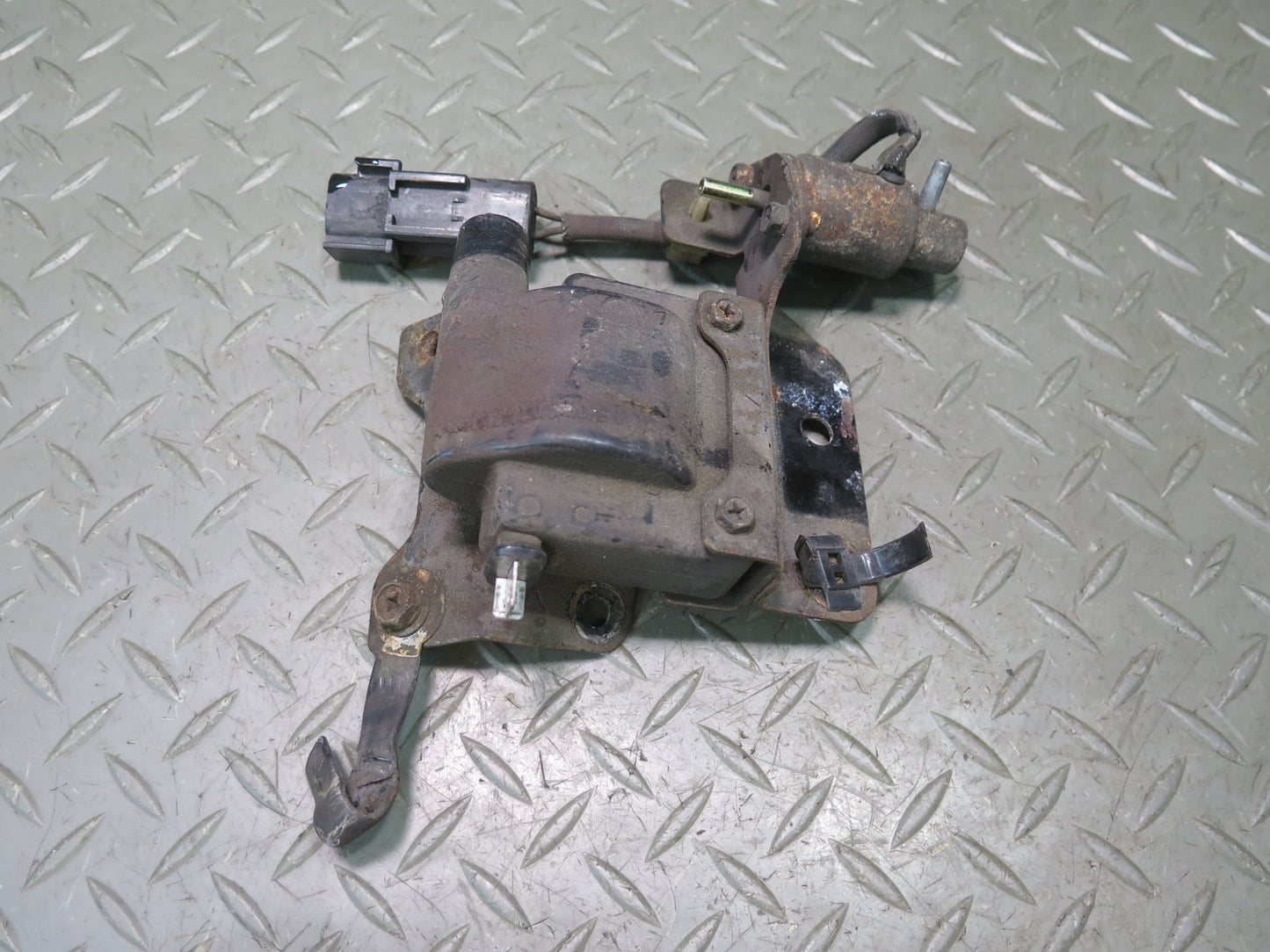 84-86 Nissan Z31 300ZX VG30ET Turbo Ignition Coil Assembly 60K Miles OEM