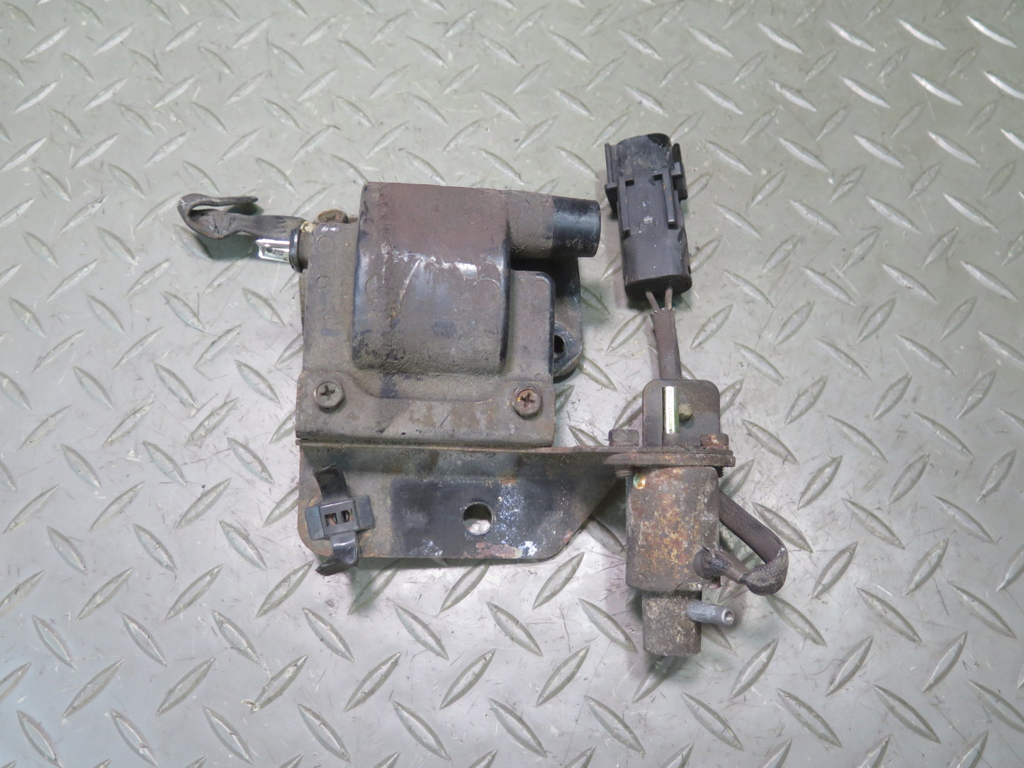 84-86 Nissan Z31 300ZX VG30ET Turbo Ignition Coil Assembly 60K Miles OEM