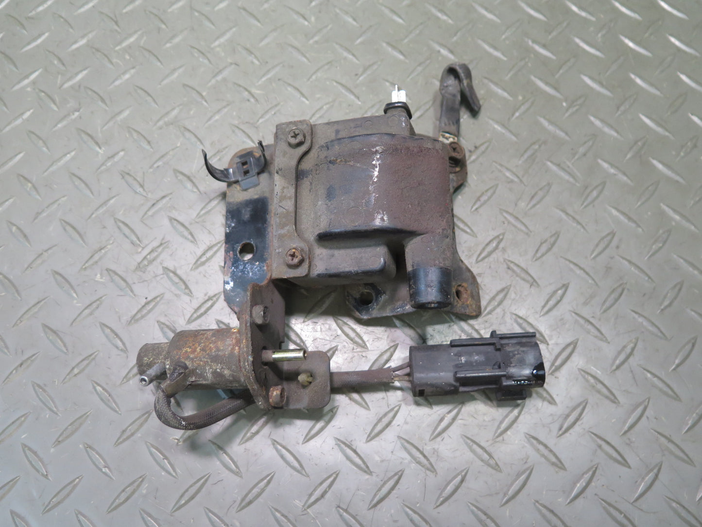 84-86 Nissan Z31 300ZX VG30ET Turbo Ignition Coil Assembly 60K Miles OEM