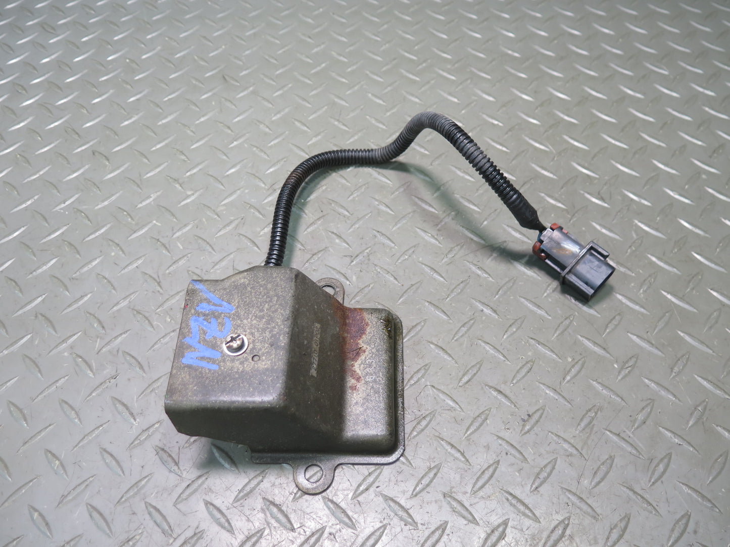 85-86 Nissan 300ZX Z31 Outside Ambient Temperature Sensor 27710-01P02 OEM