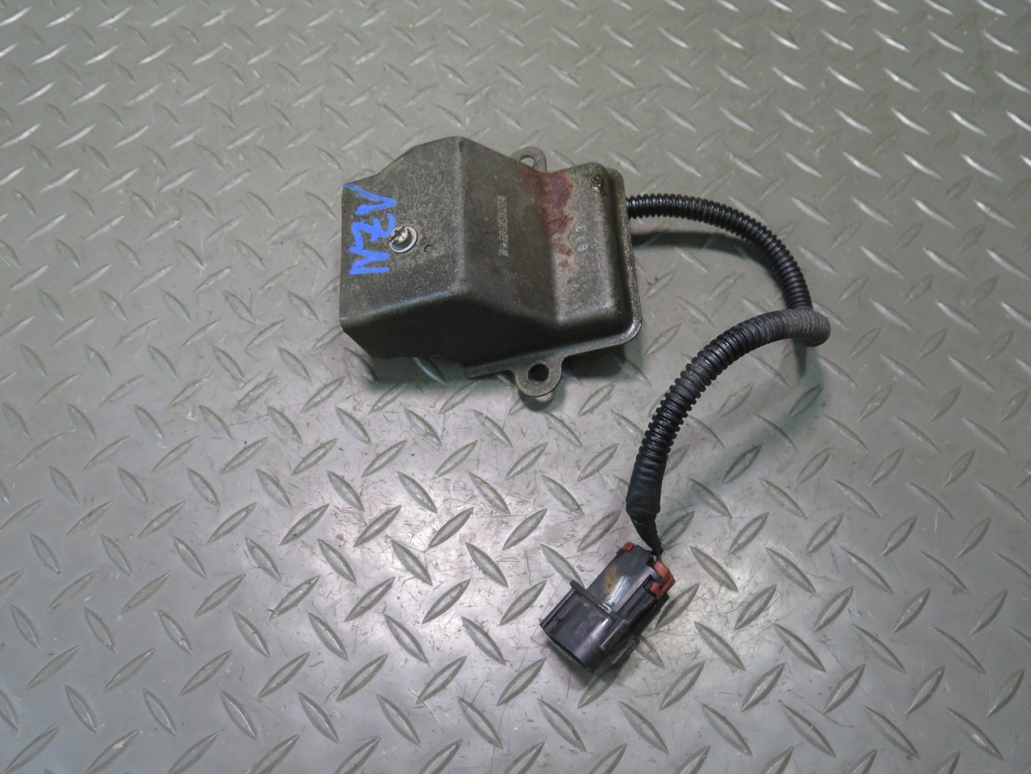 85-86 Nissan 300ZX Z31 Outside Ambient Temperature Sensor 27710-01P02 OEM