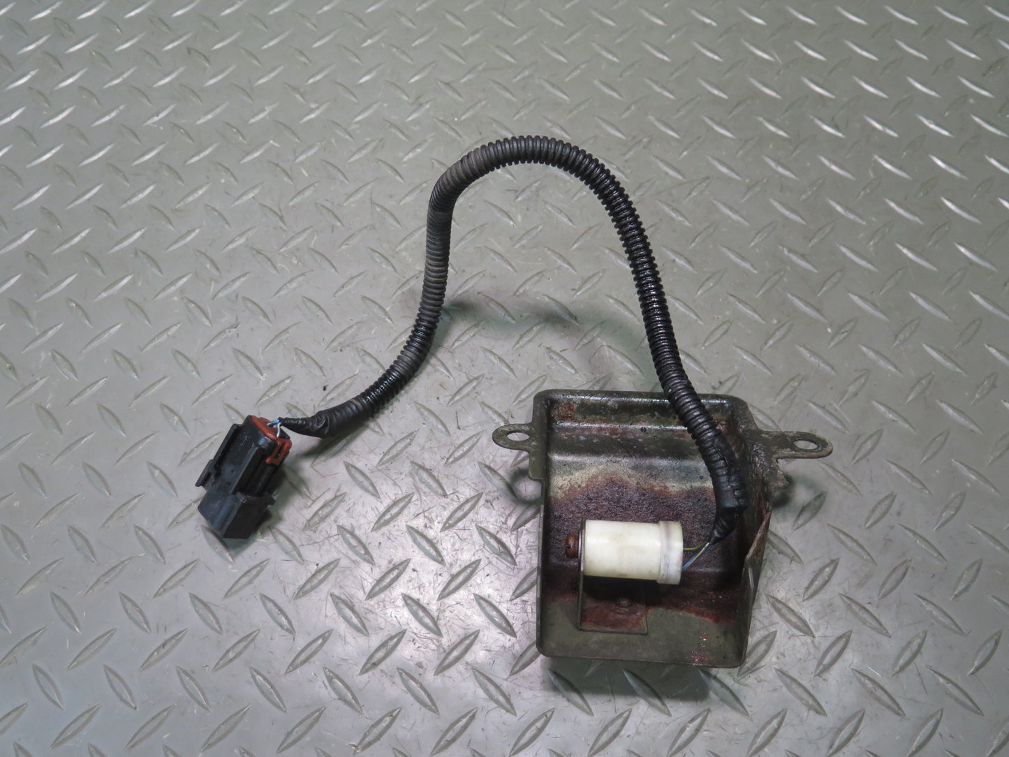 85-86 Nissan 300ZX Z31 Outside Ambient Temperature Sensor 27710-01P02 OEM