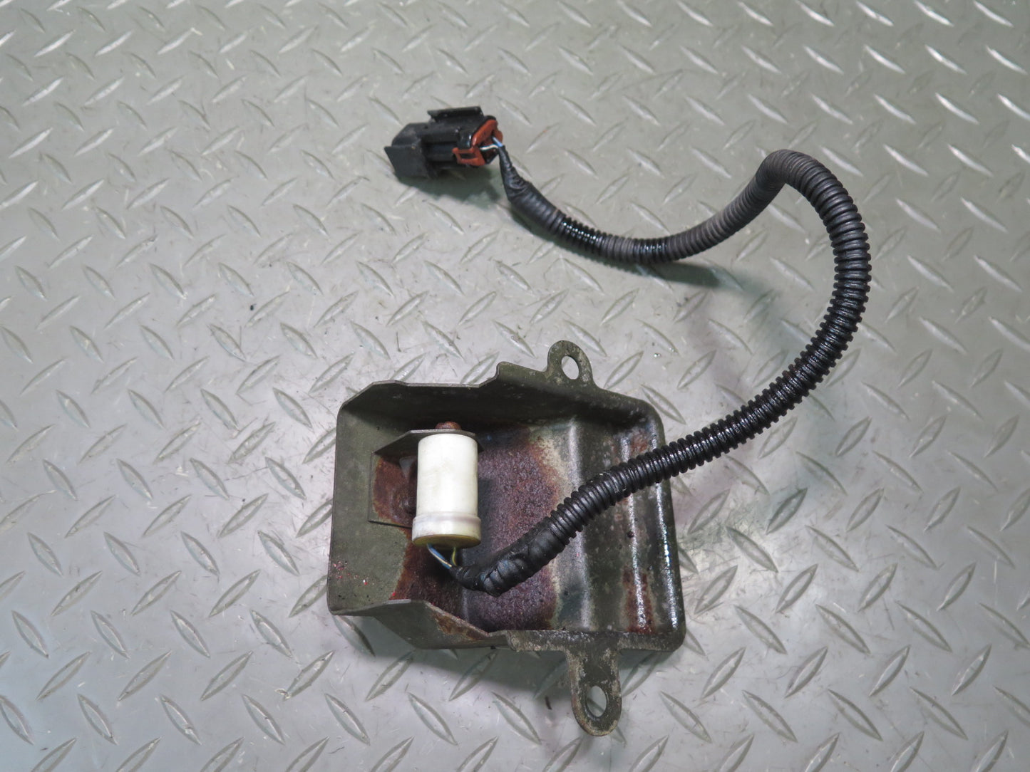 85-86 Nissan 300ZX Z31 Outside Ambient Temperature Sensor 27710-01P02 OEM
