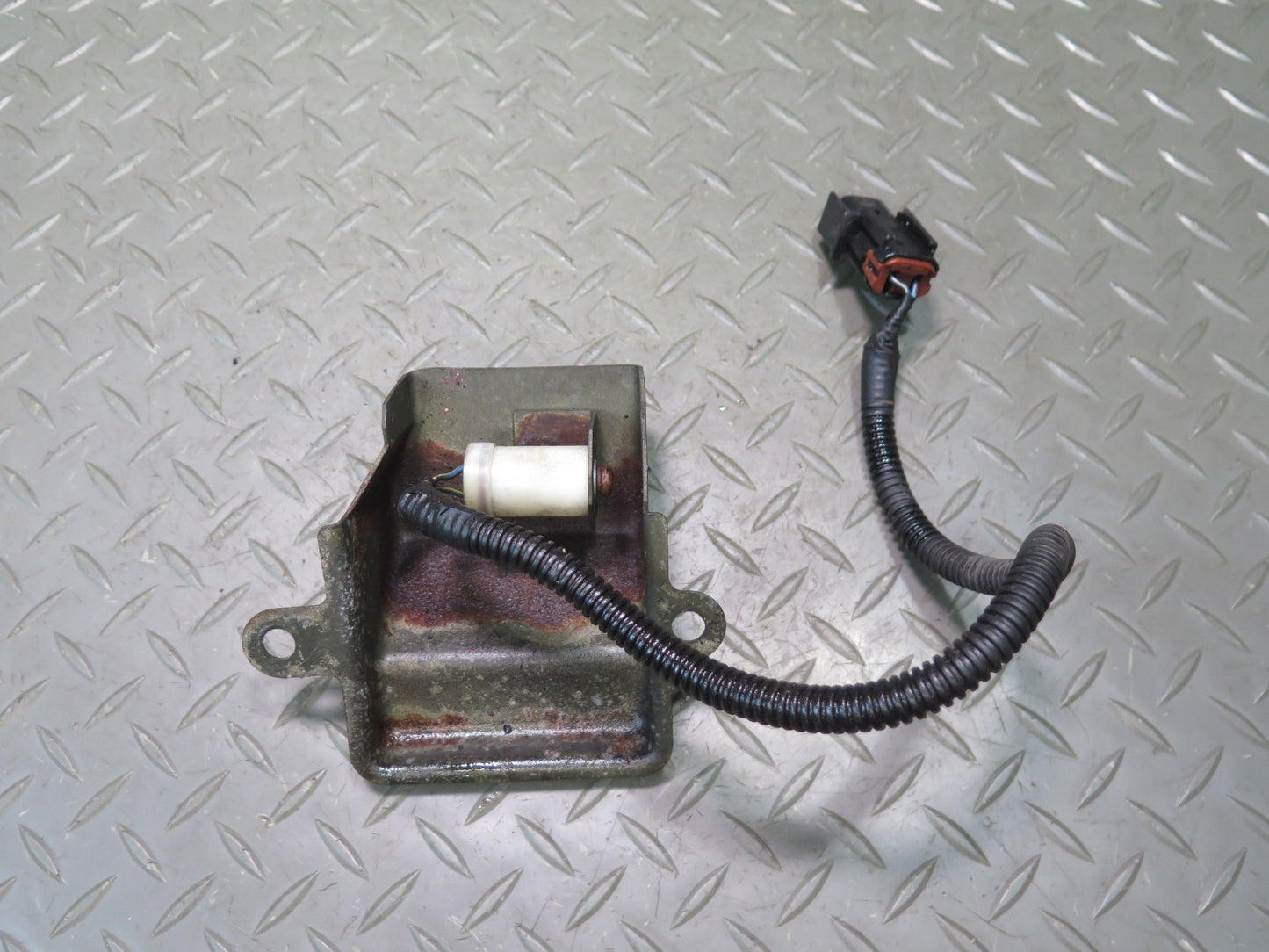 85-86 Nissan 300ZX Z31 Outside Ambient Temperature Sensor 27710-01P02 OEM