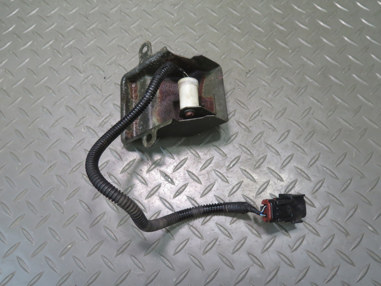 85-86 Nissan 300ZX Z31 Outside Ambient Temperature Sensor 27710-01P02 OEM