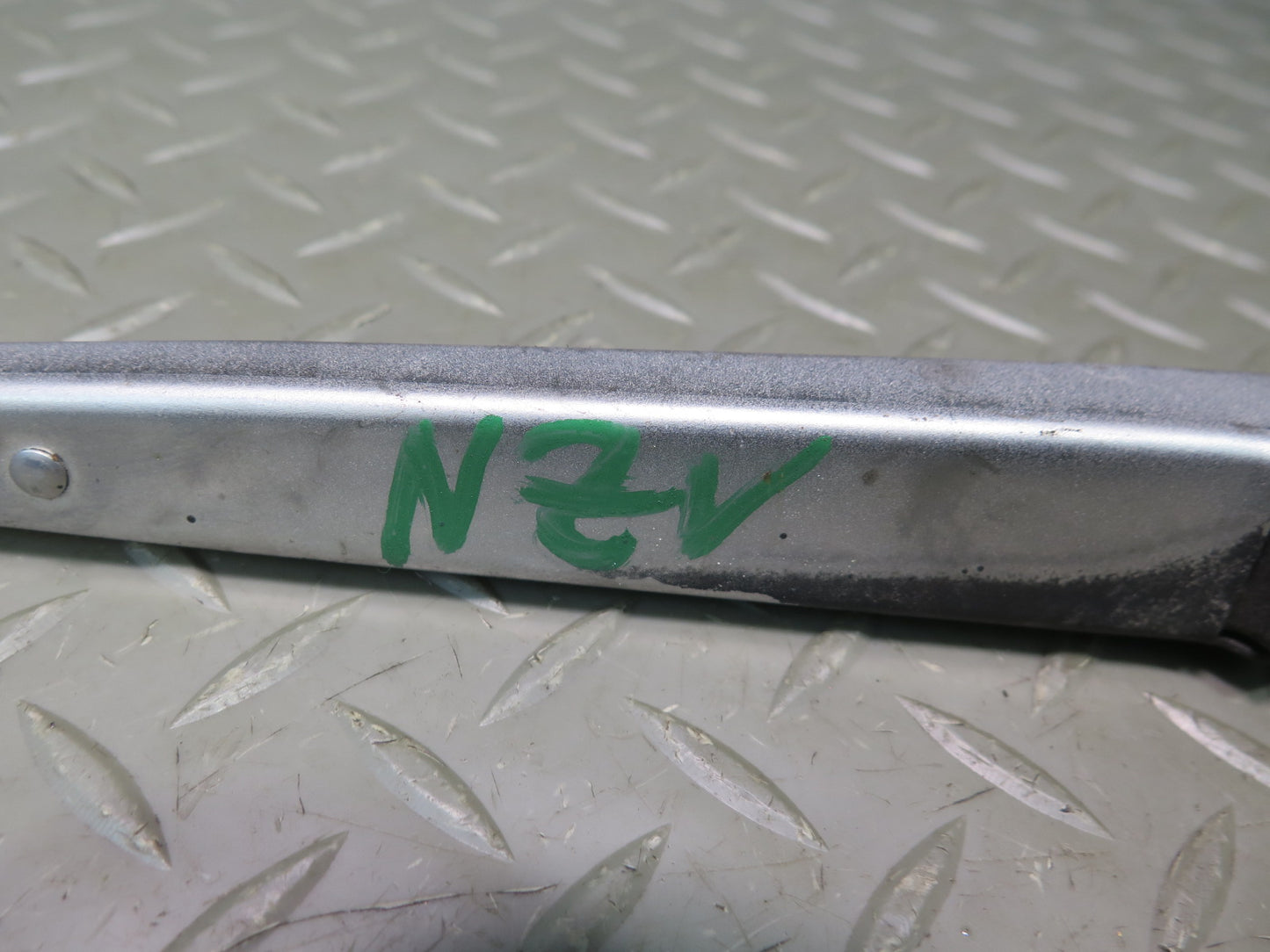 84-89 Nissan Z31 300ZX Front Windshield Left & Right Wiper Arm Set of 2 OEM