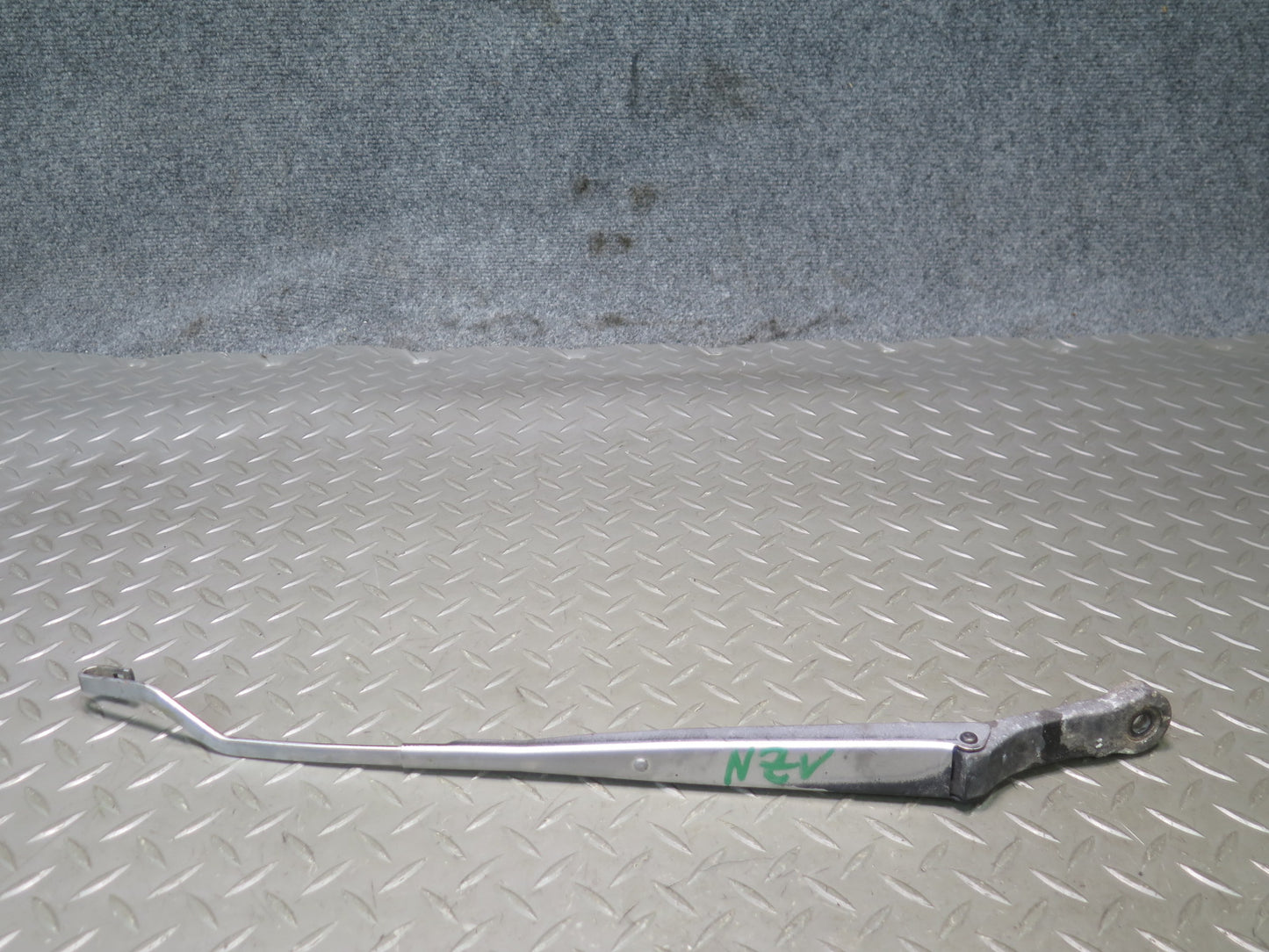 84-89 Nissan Z31 300ZX Front Windshield Left & Right Wiper Arm Set of 2 OEM