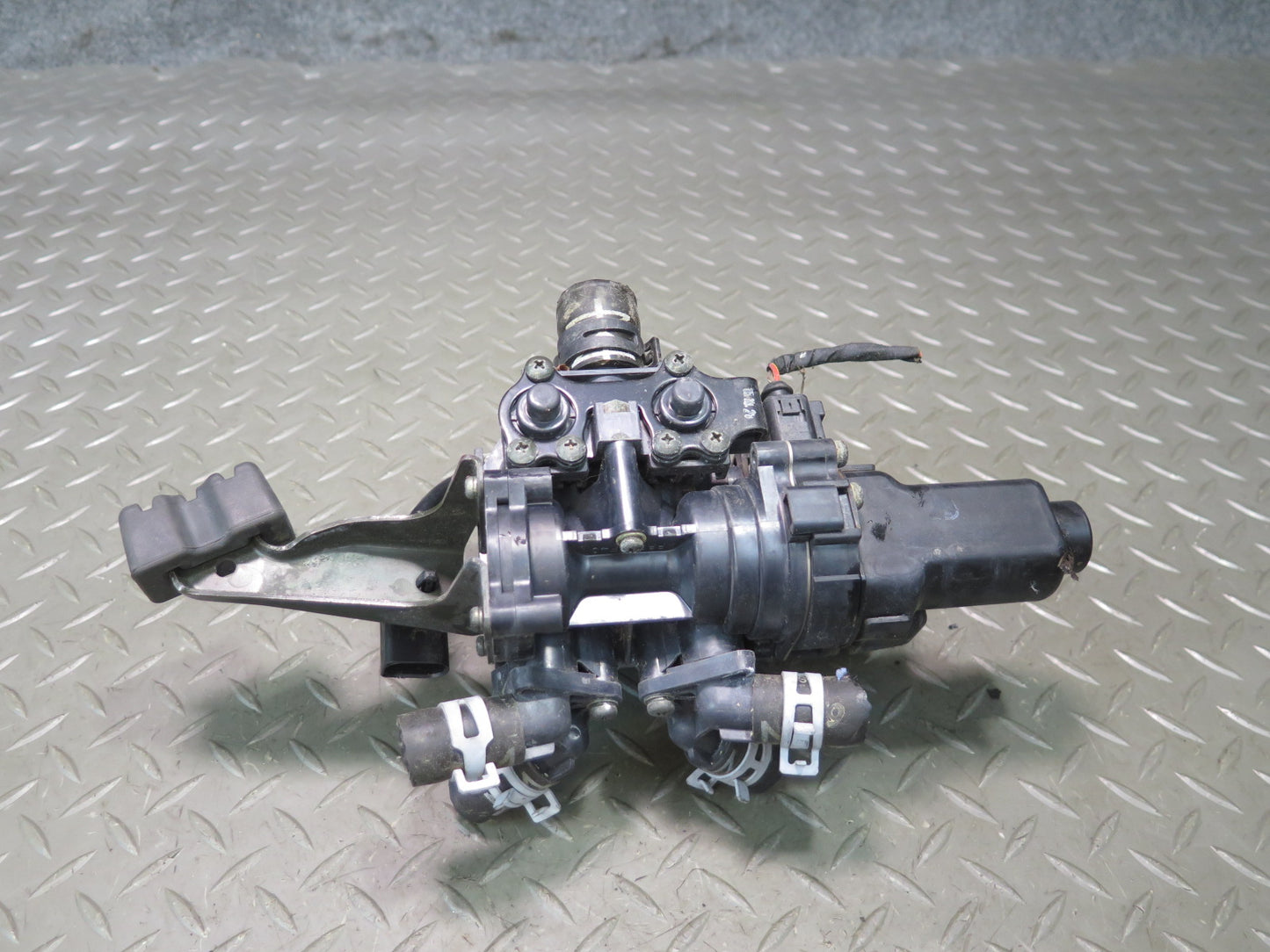 2006-2012 Bentley Flying Spur Hvac A/C Heater Coolant Solenoid Control Valve