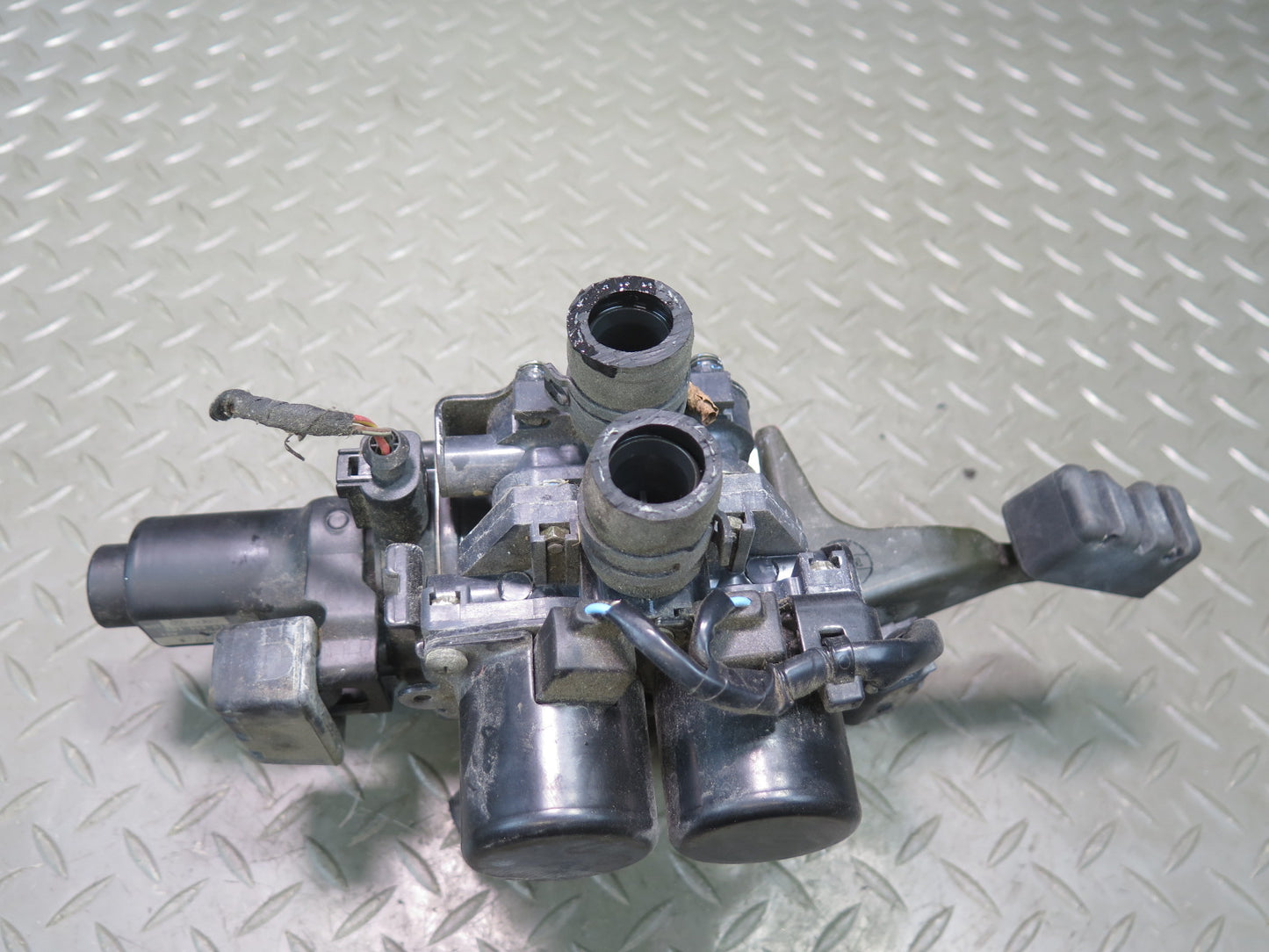 2006-2012 Bentley Flying Spur Hvac A/C Heater Coolant Solenoid Control Valve