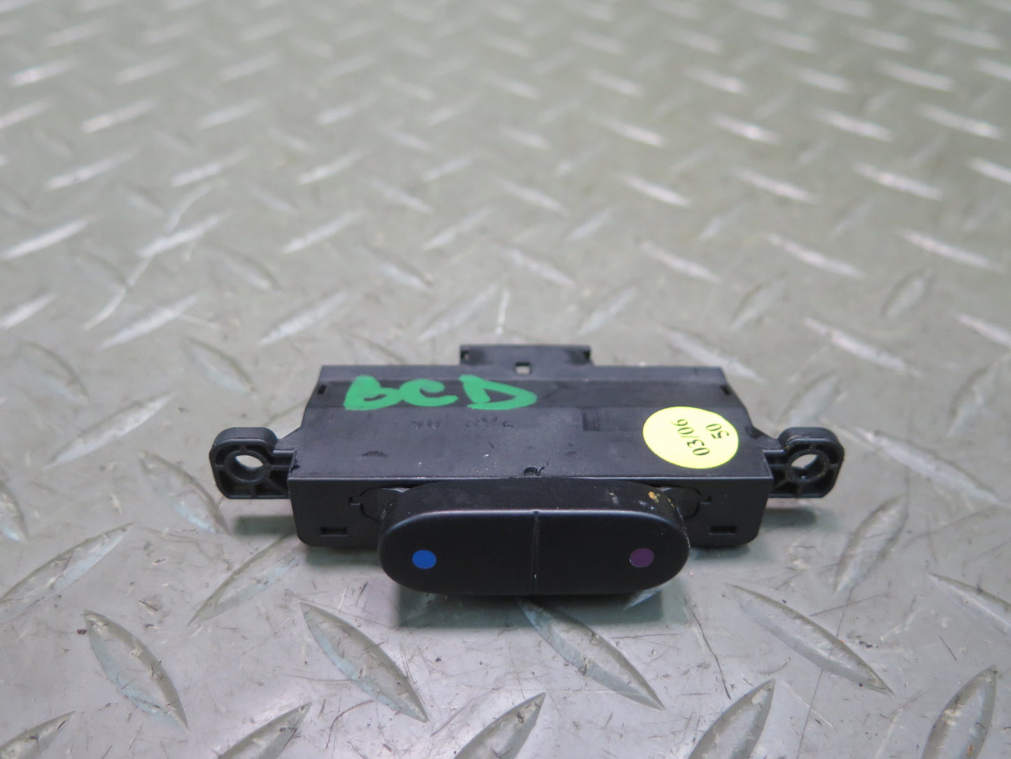 2006-2012 Bentley Flying Spur Center Dashboard Temperature Button Switch