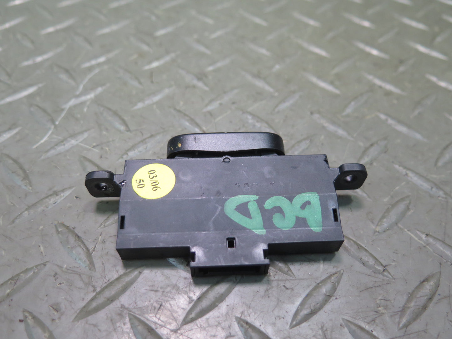 2006-2012 Bentley Flying Spur Center Dashboard Temperature Button Switch