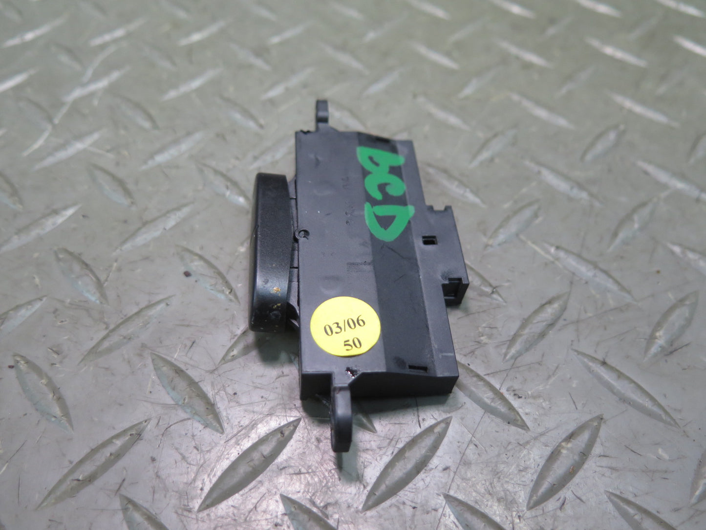 2006-2012 Bentley Flying Spur Center Dashboard Temperature Button Switch
