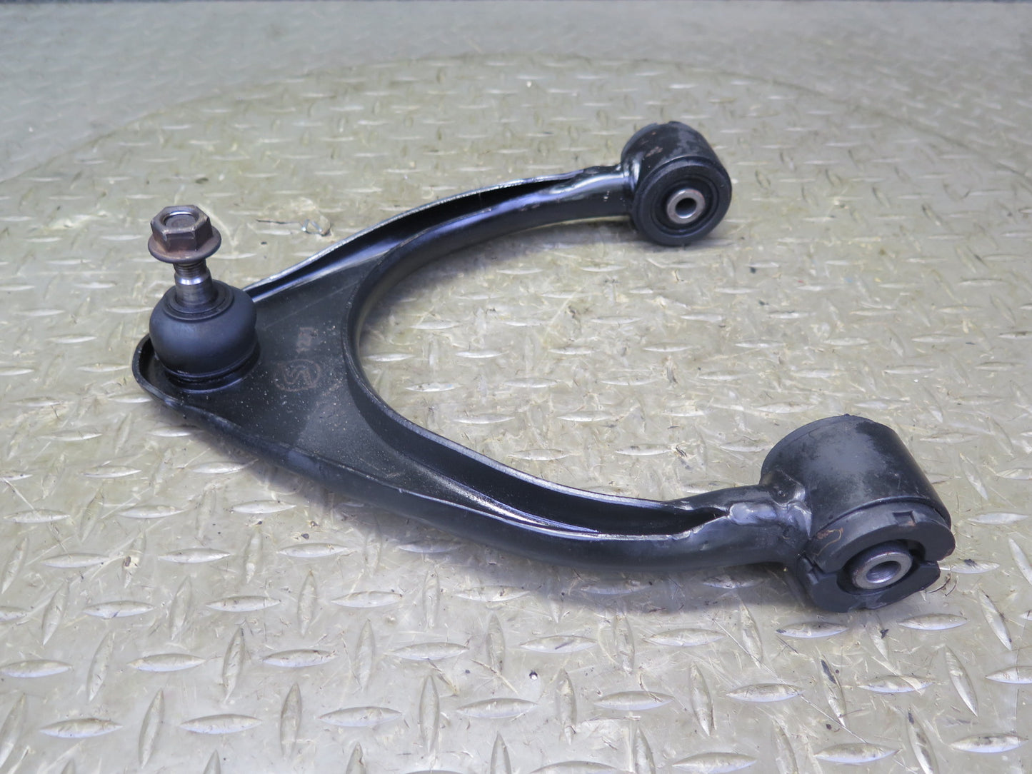 01-05 Lexus JCE10L IS300 Set of 2 Front Left & Right Upper Control Arm