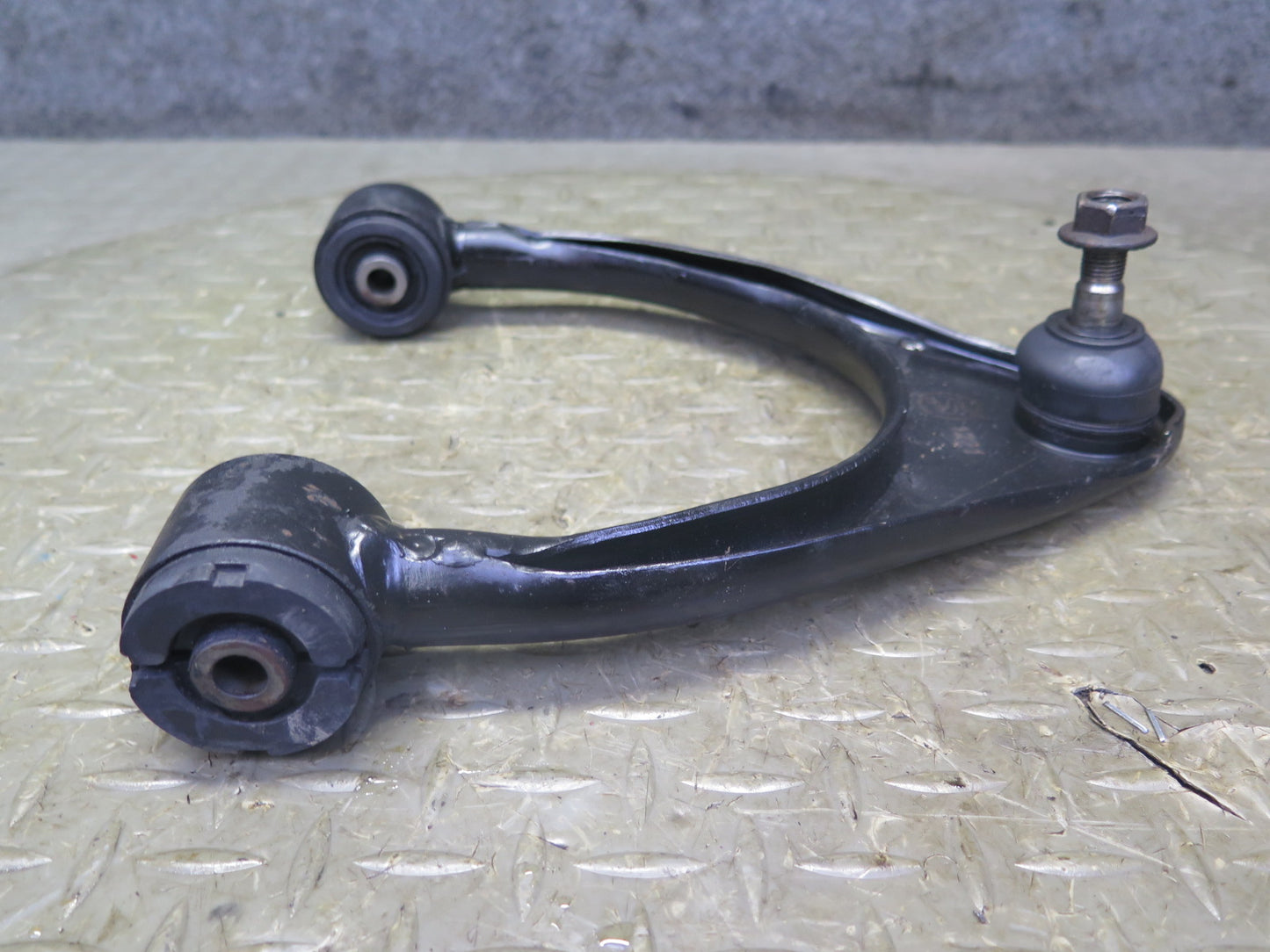 01-05 Lexus JCE10L IS300 Set of 2 Front Left & Right Upper Control Arm