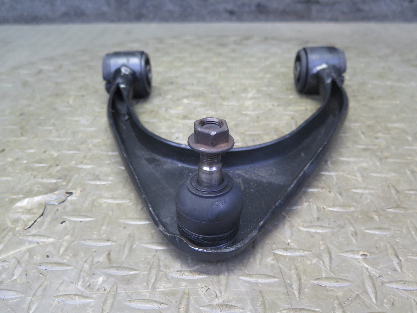 01-05 Lexus JCE10L IS300 Set of 2 Front Left & Right Upper Control Arm