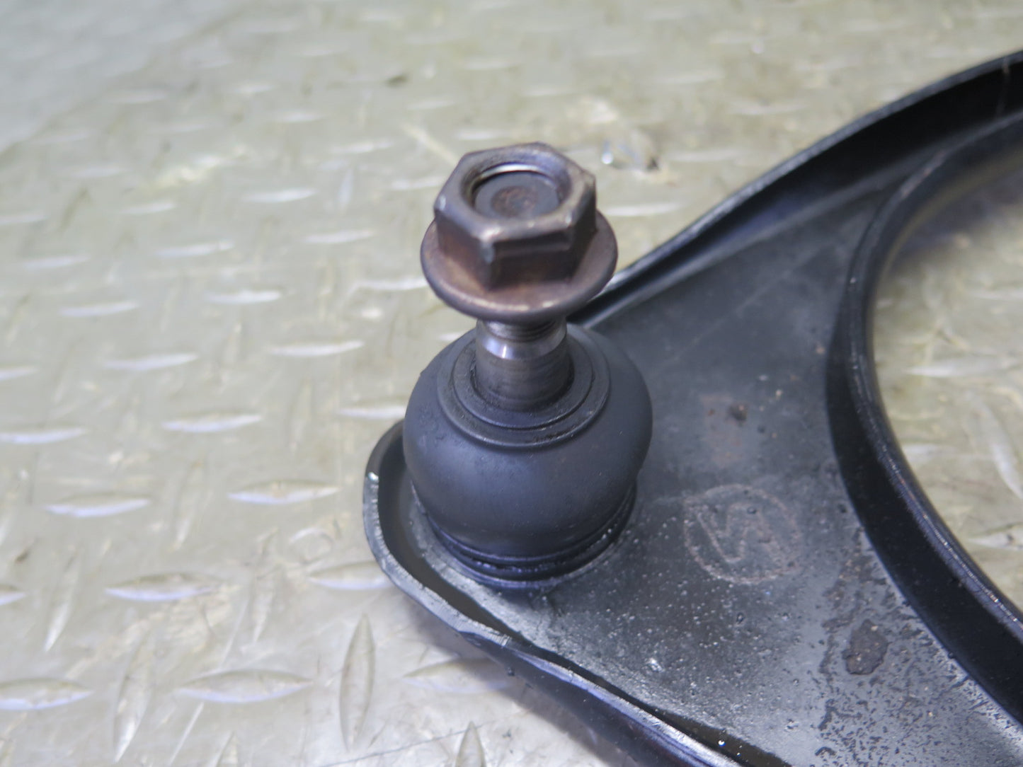 01-05 Lexus JCE10L IS300 Set of 2 Front Left & Right Upper Control Arm
