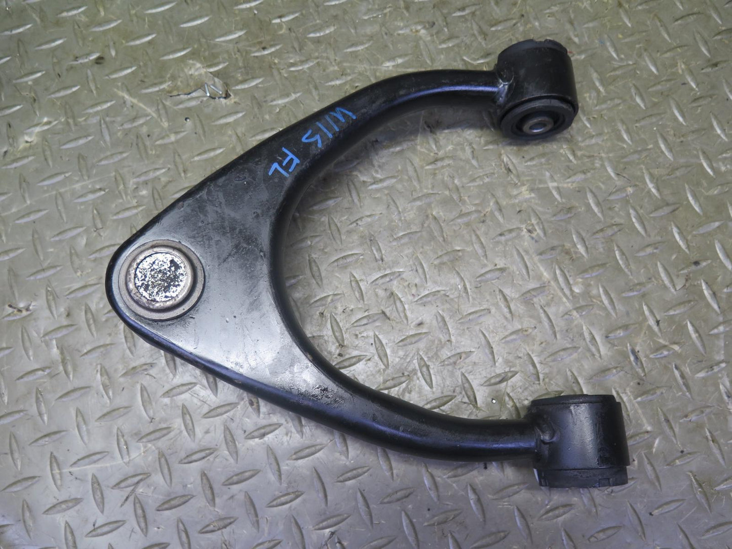 01-05 Lexus JCE10L IS300 Set of 2 Front Left & Right Upper Control Arm