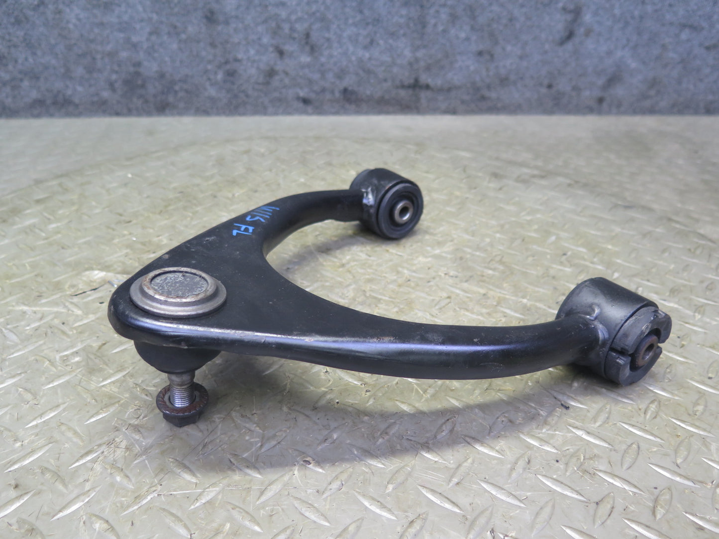 01-05 Lexus JCE10L IS300 Set of 2 Front Left & Right Upper Control Arm